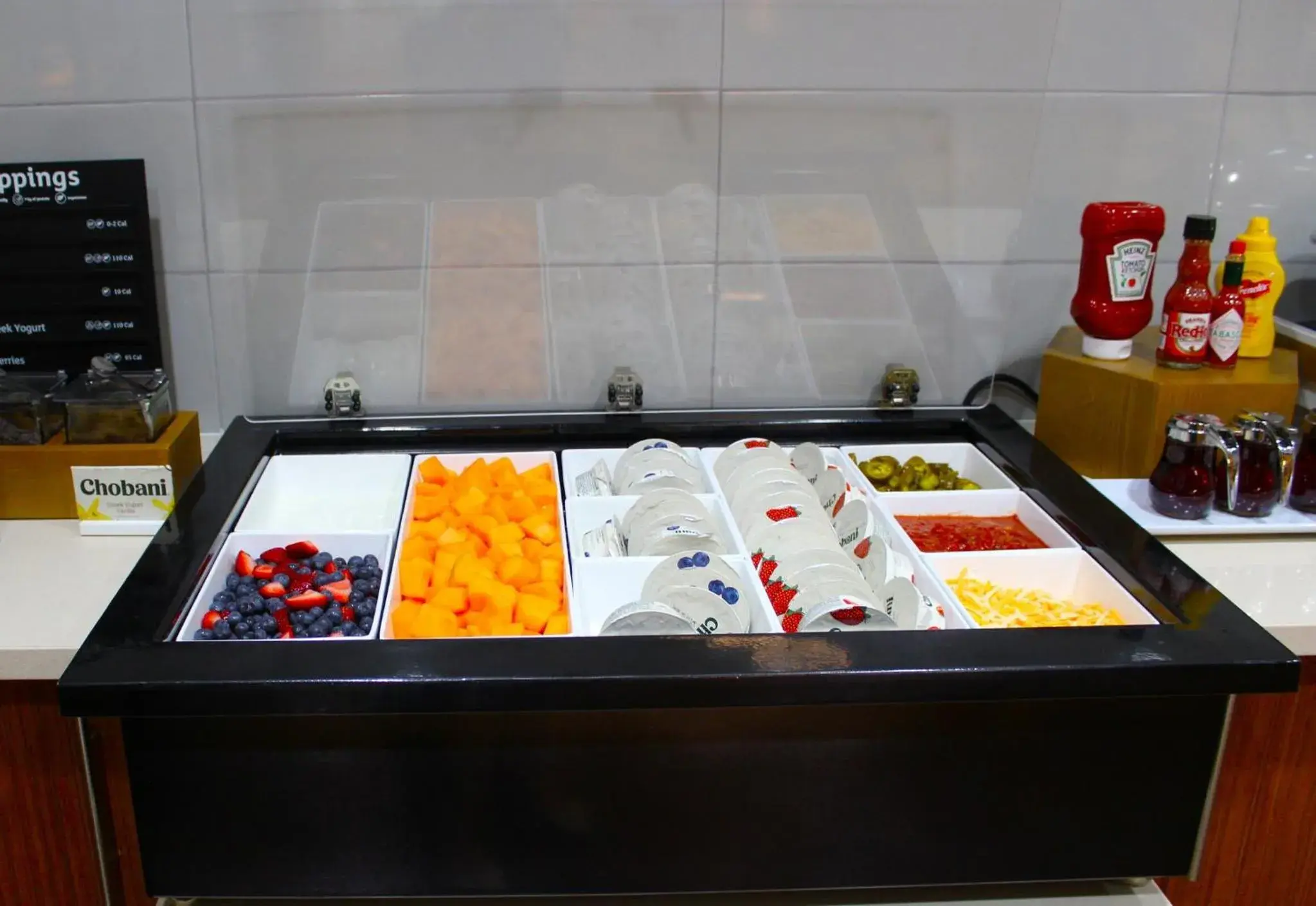 Breakfast in Holiday Inn and Suites Charleston West by IHG Breakfast in Holiday Inn and Suites Charleston West by IHG