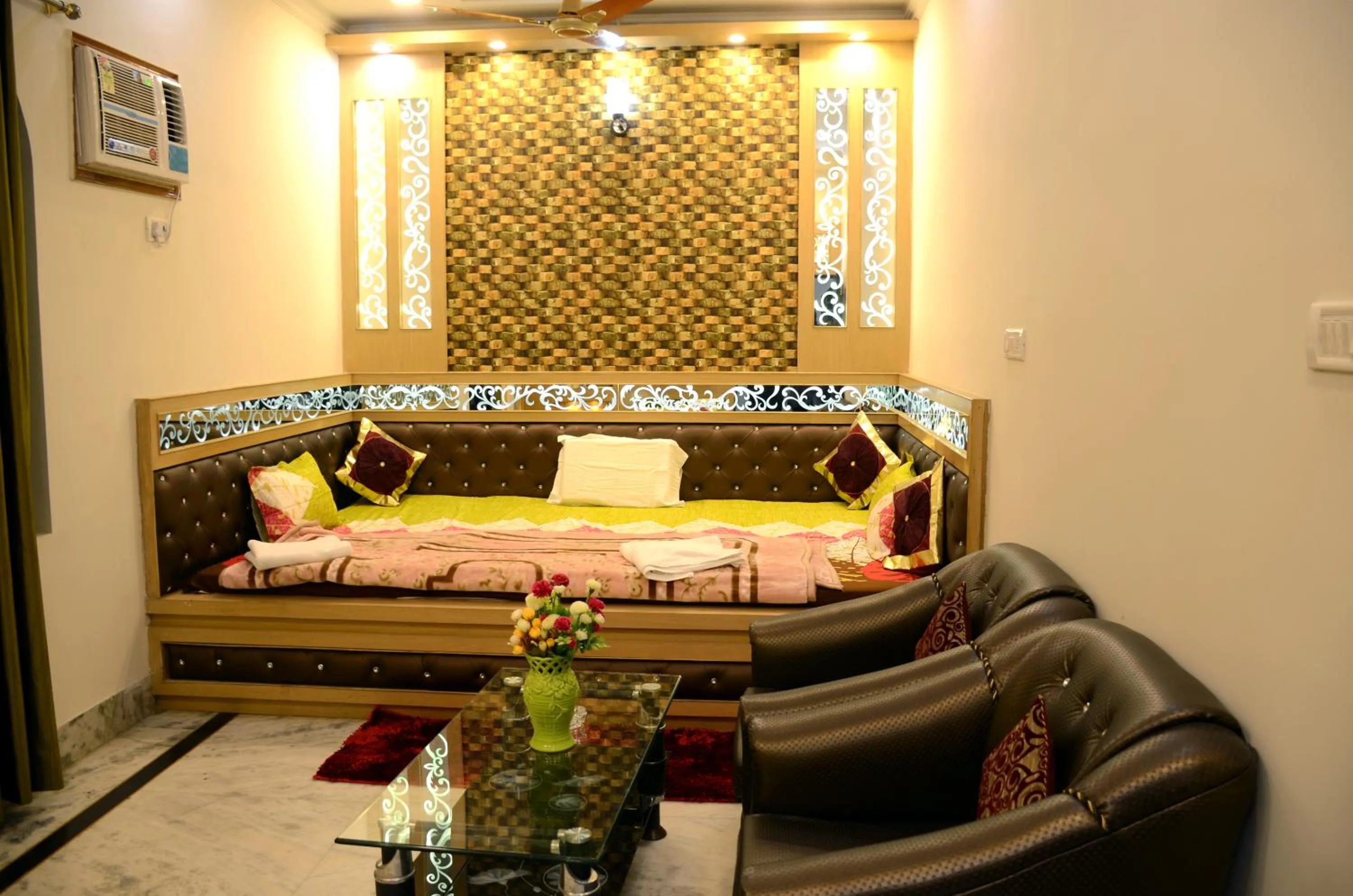 Bed in Taj Square A luxurious family homestay
