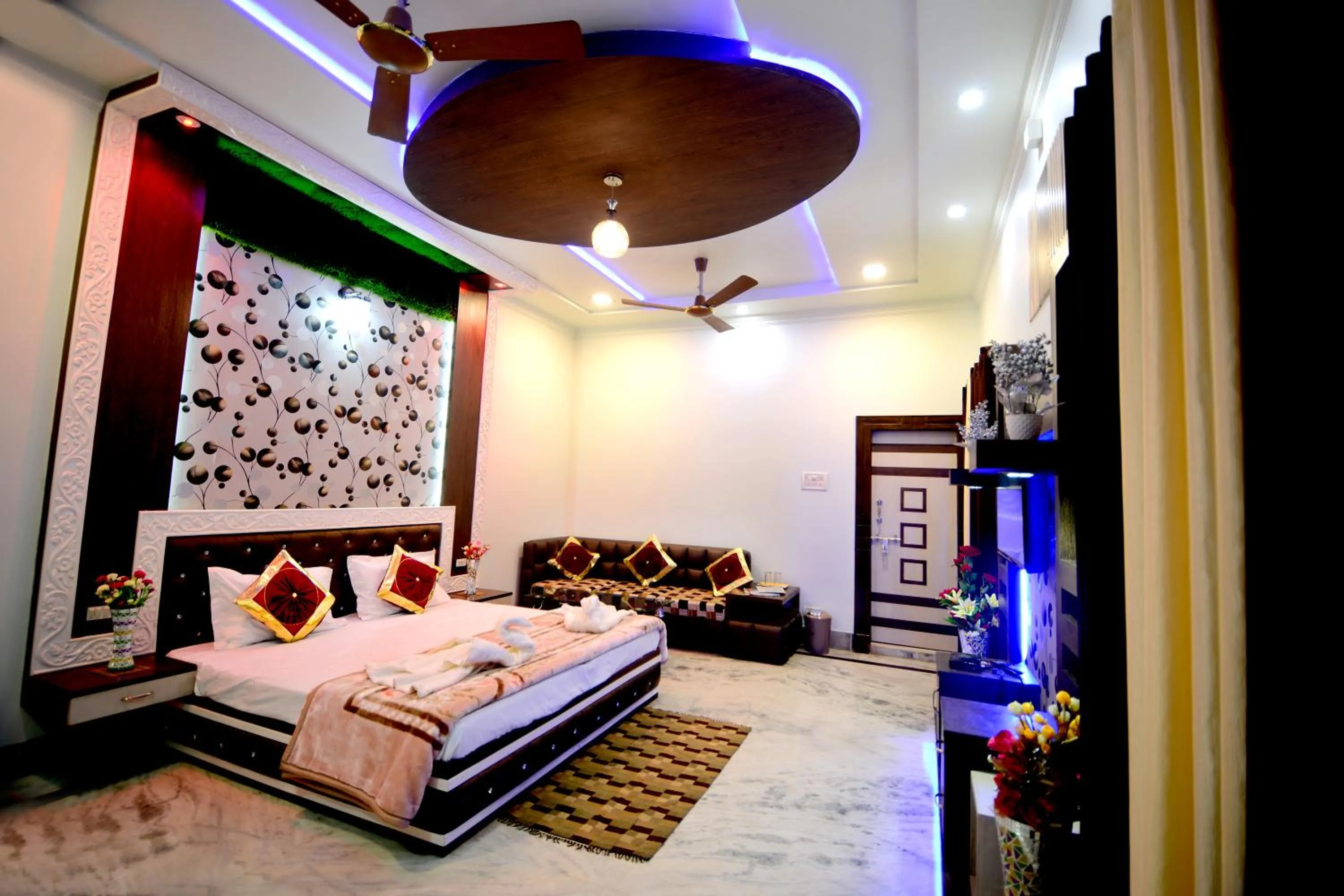 Bed in Taj Square A luxurious family homestay