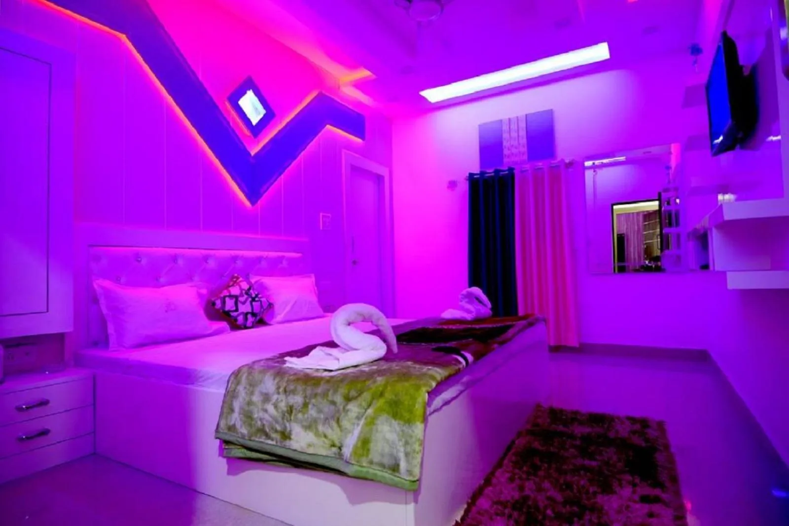 Bedroom, Bed in Taj Square A luxurious family homestay