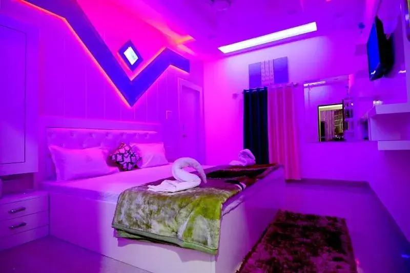 Deluxe Queen Room in Taj Square A luxurious family homestay Deluxe Queen Room in Taj Square A luxurious family homestay