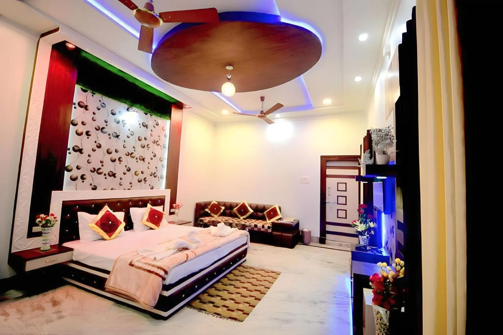 Bed in Taj Square A luxurious family homestay