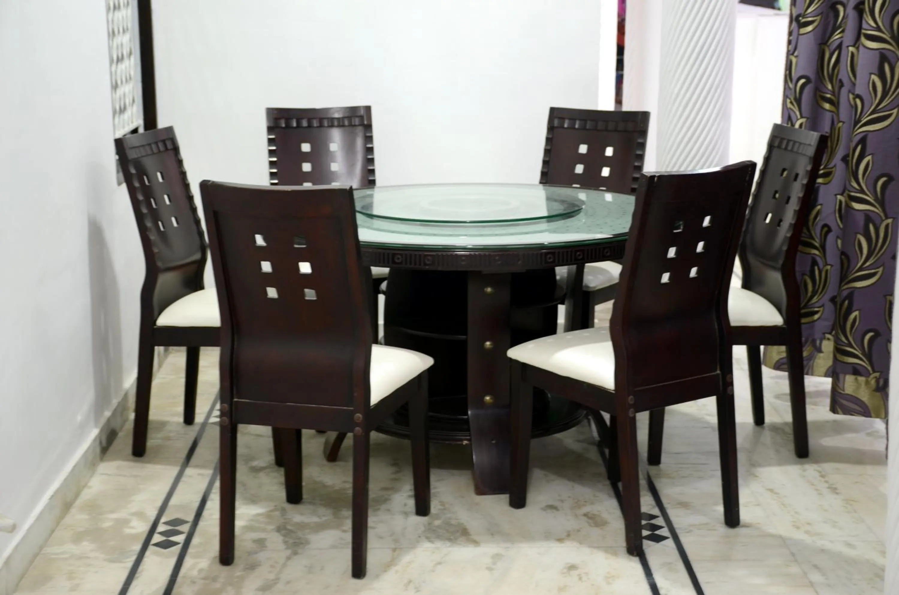 Lunch in Taj Square A luxurious family homestay