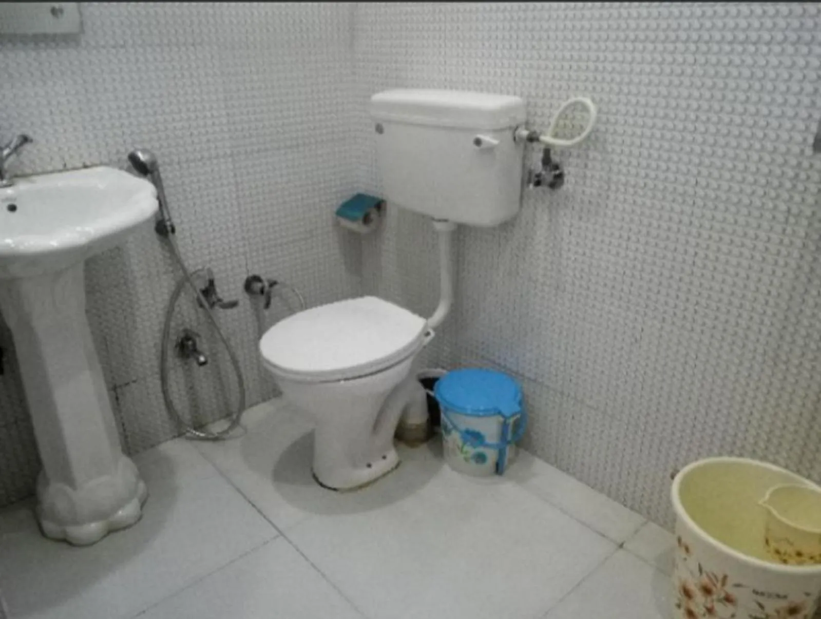 Bathroom in Taj Square A luxurious family homestay