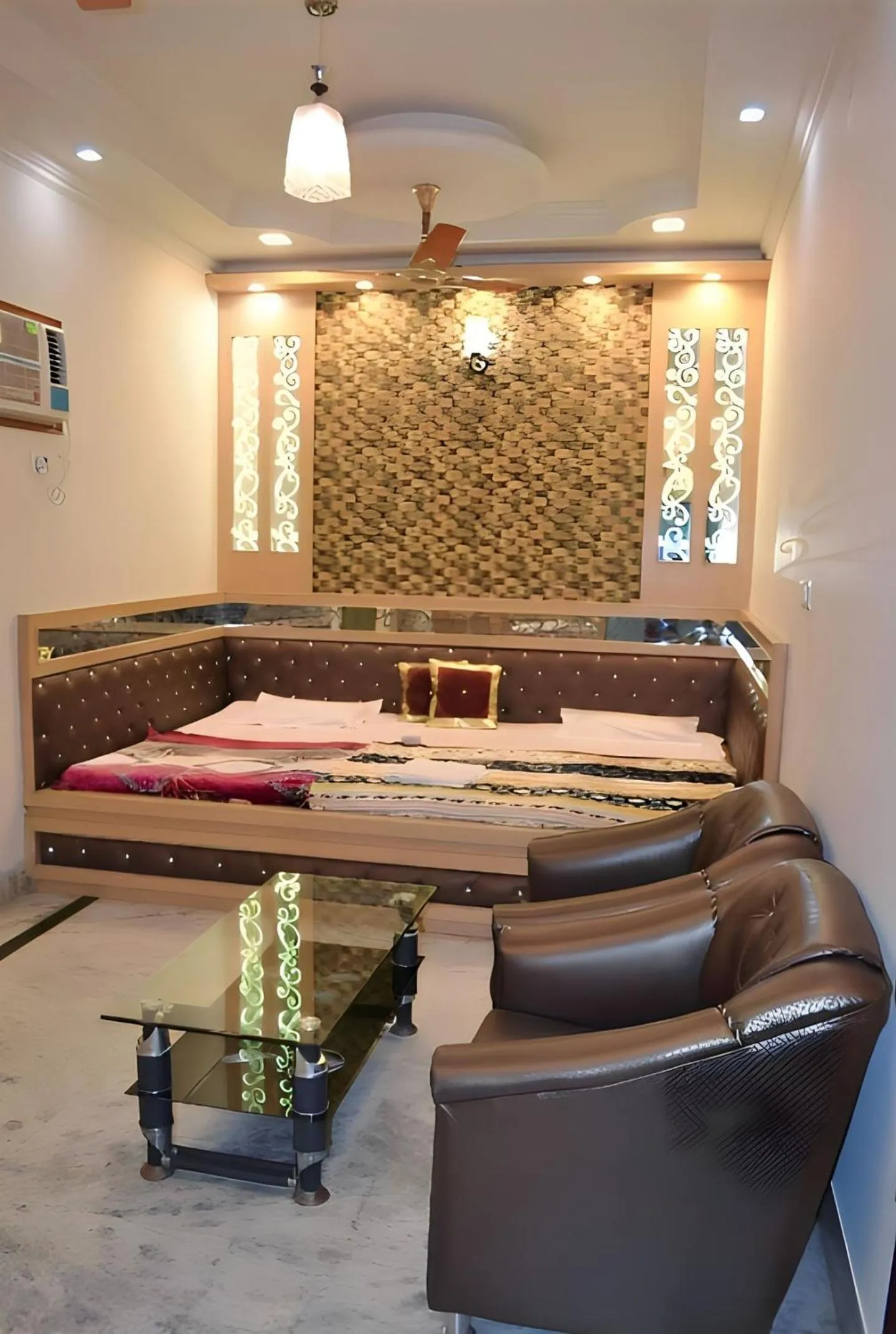 Taj Square A luxurious family homestay
