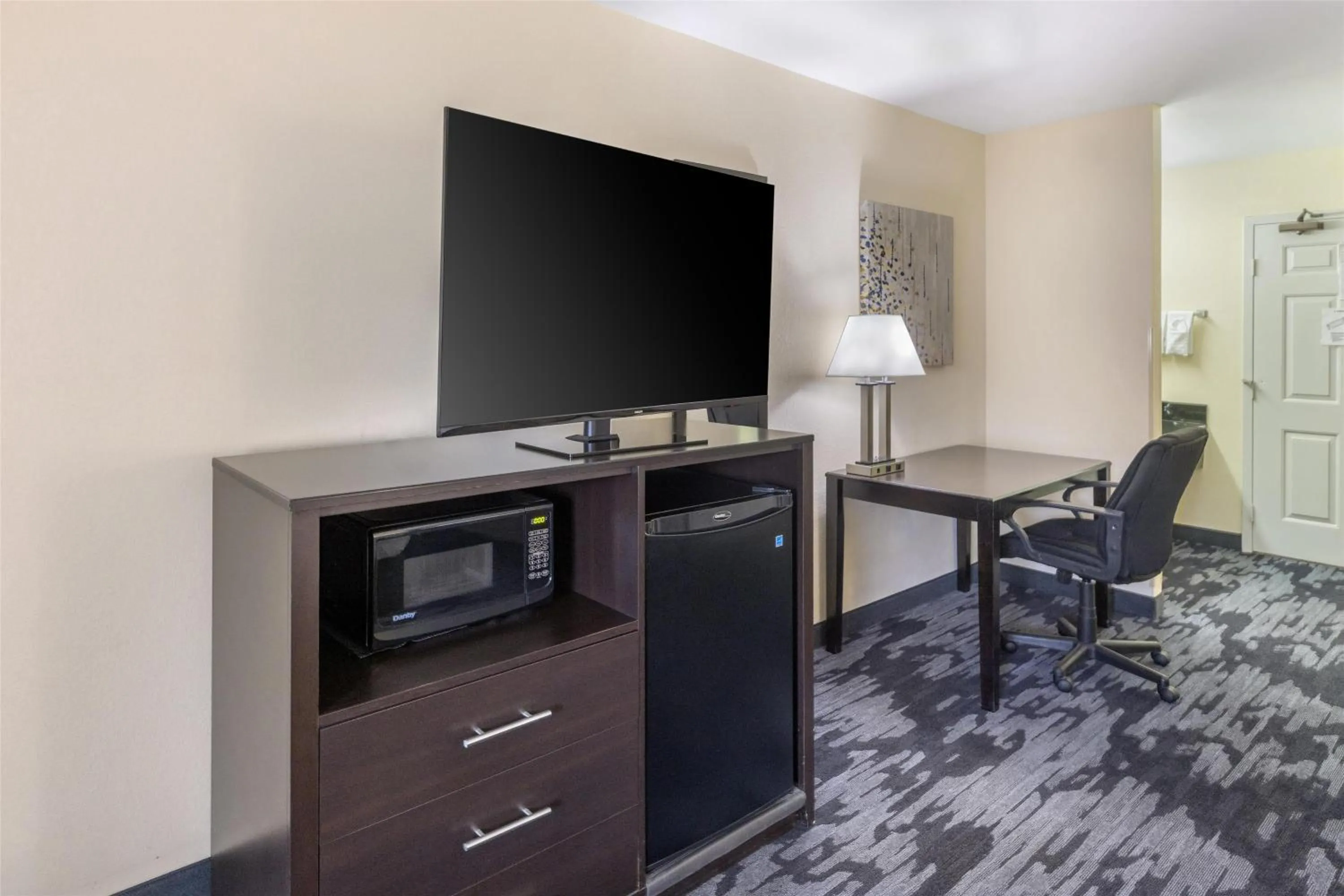 Bedroom in Best Western Parkside Inn