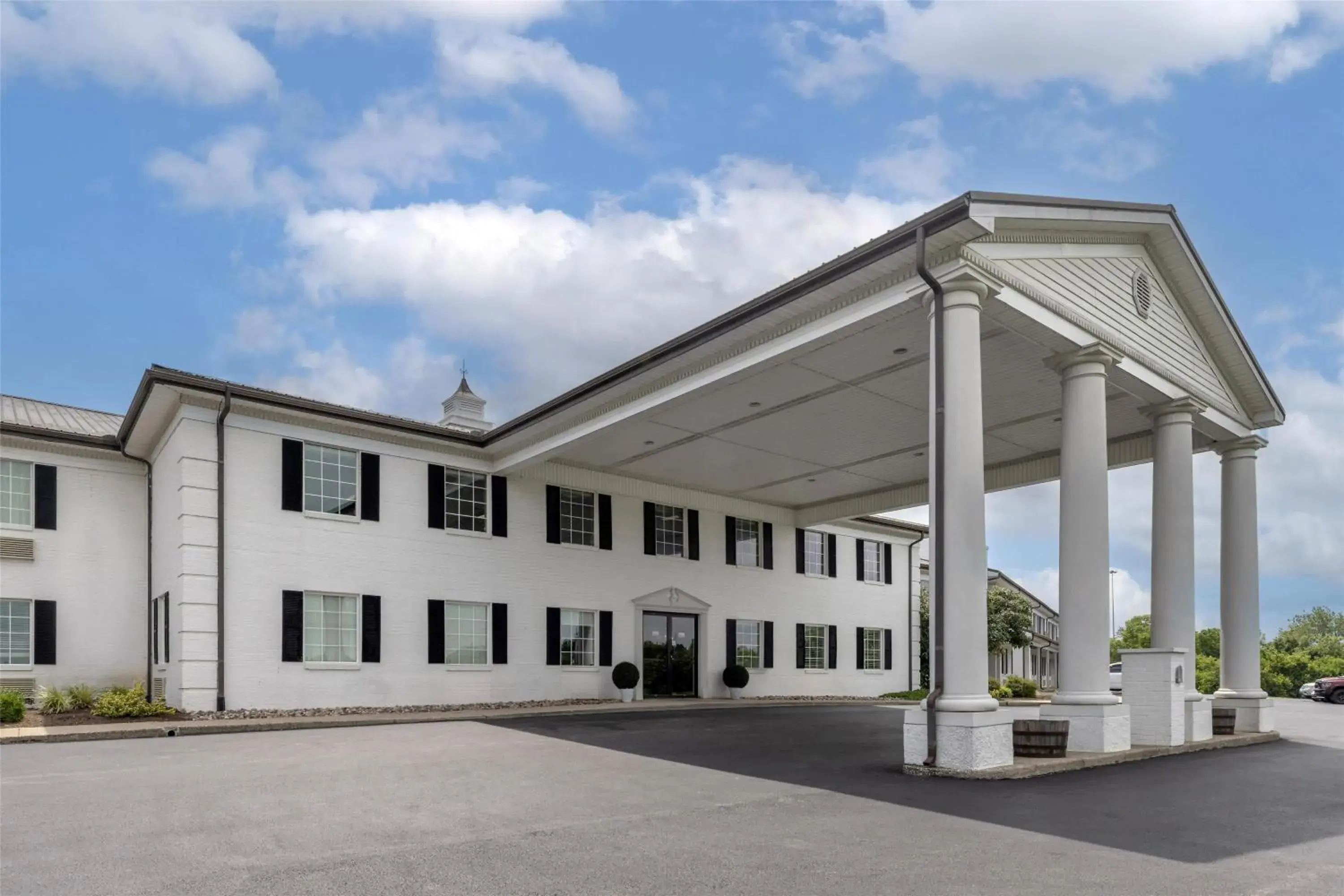 Property building in Best Western Parkside Inn Property building in Best Western Parkside Inn