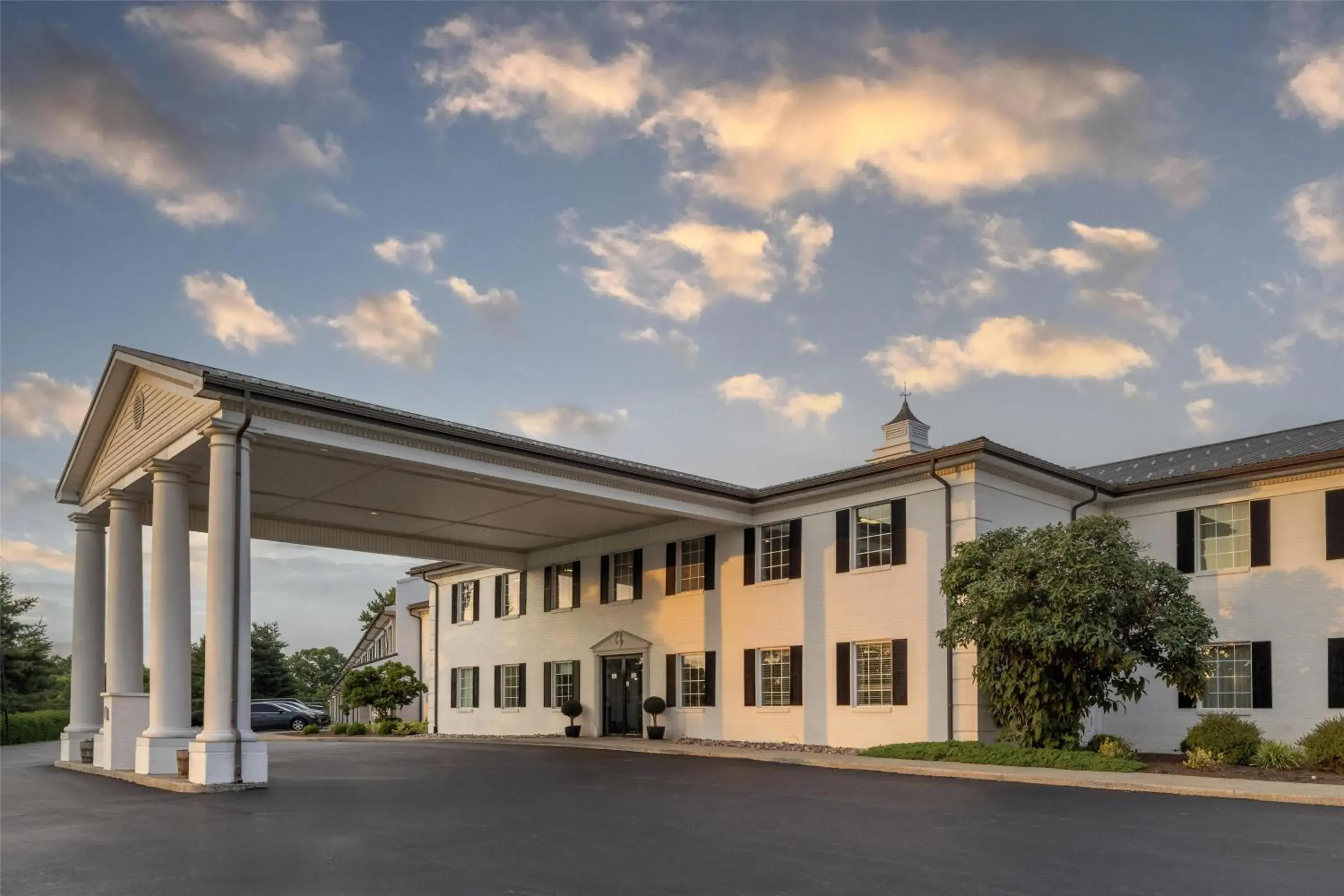 Property building in Best Western Parkside Inn Property building in Best Western Parkside Inn