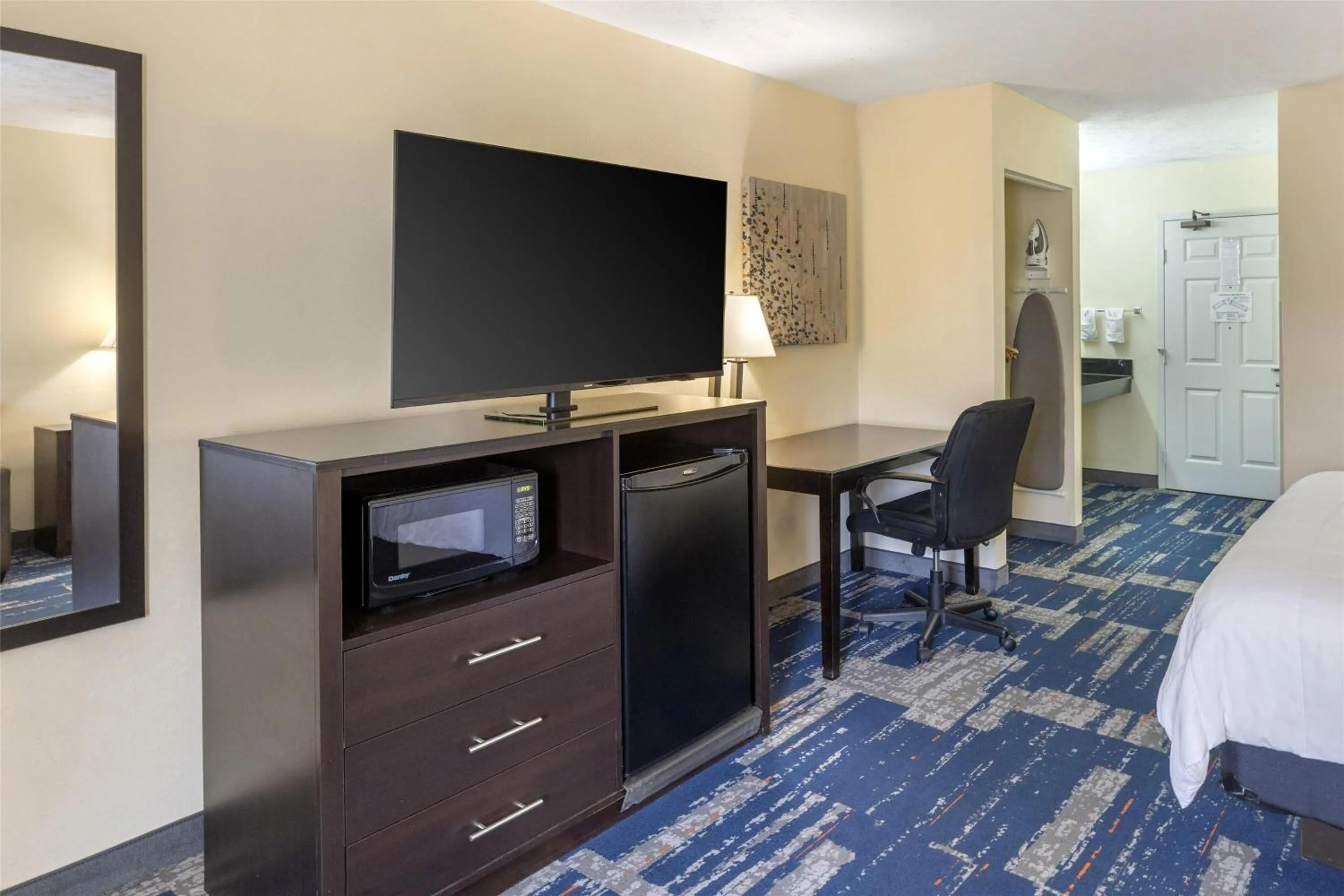 Bedroom in Best Western Parkside Inn