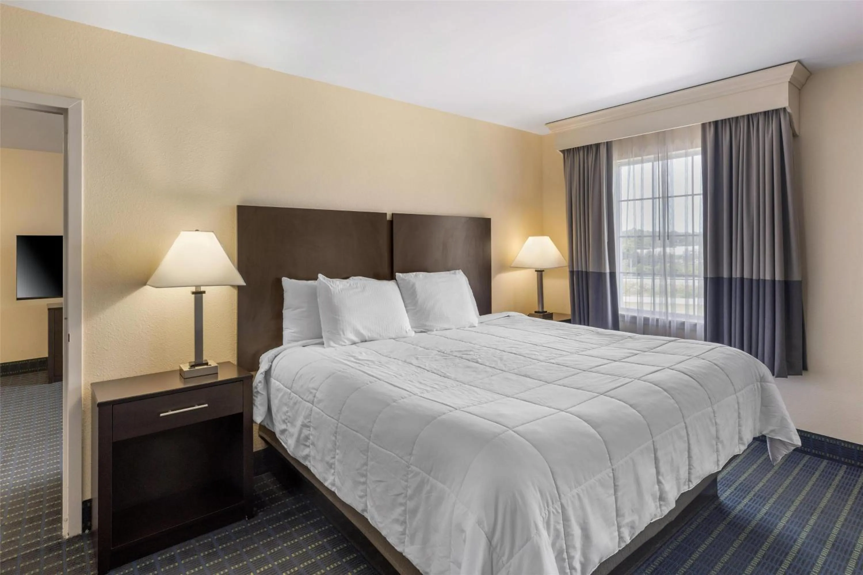 Bedroom, Bed in Best Western Parkside Inn