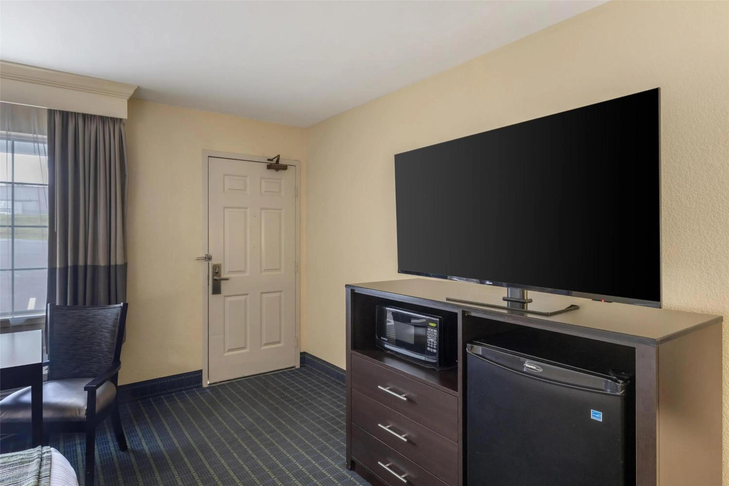 Bedroom in Best Western Parkside Inn