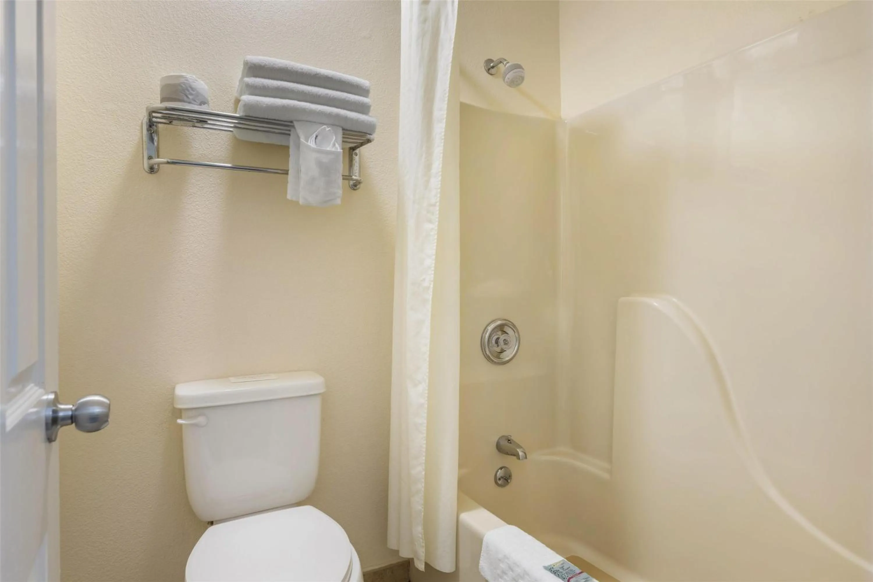 Bathroom in Best Western Parkside Inn