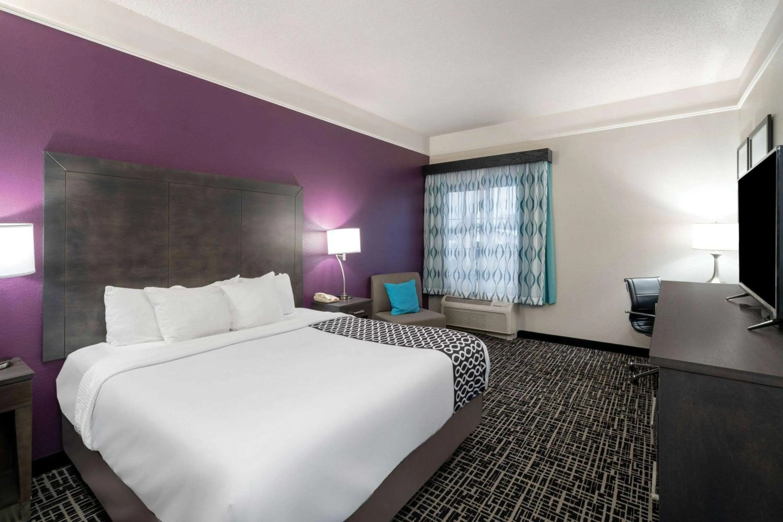 Photo of the whole room, Bed in La Quinta by Wyndham Latham Albany Airport
