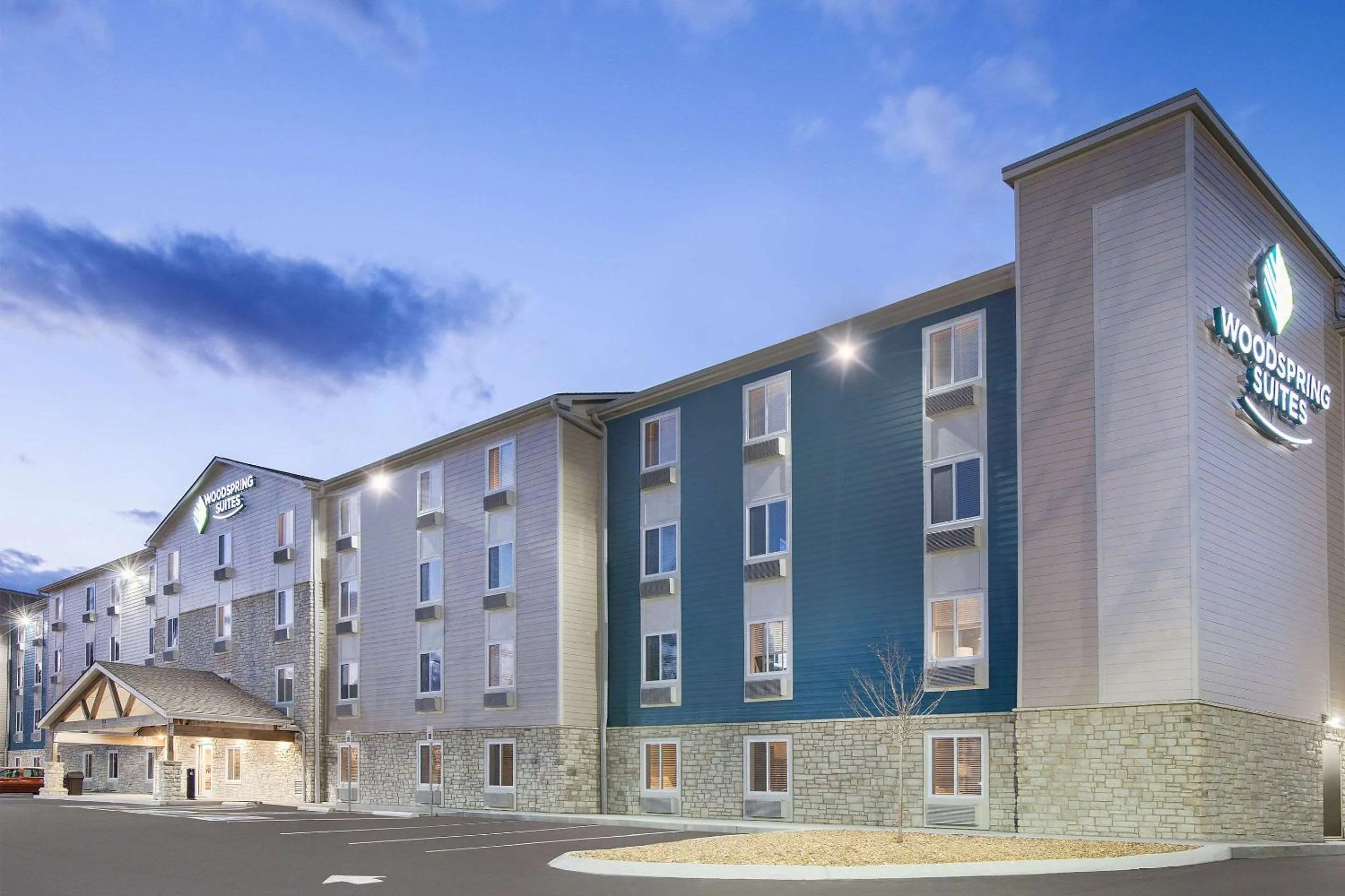 Property building in WoodSpring Suites Nashville near Rivergate