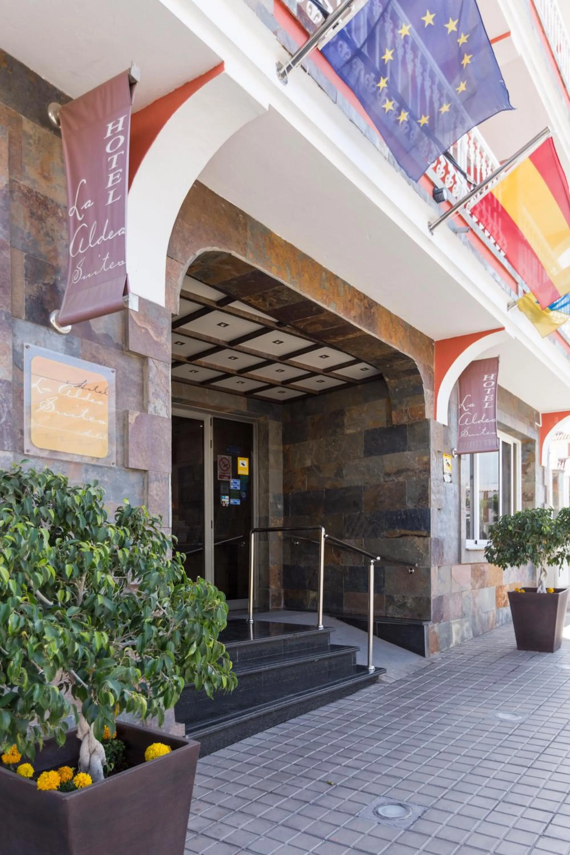 Facade/entrance in Hotel La Aldea Suites
