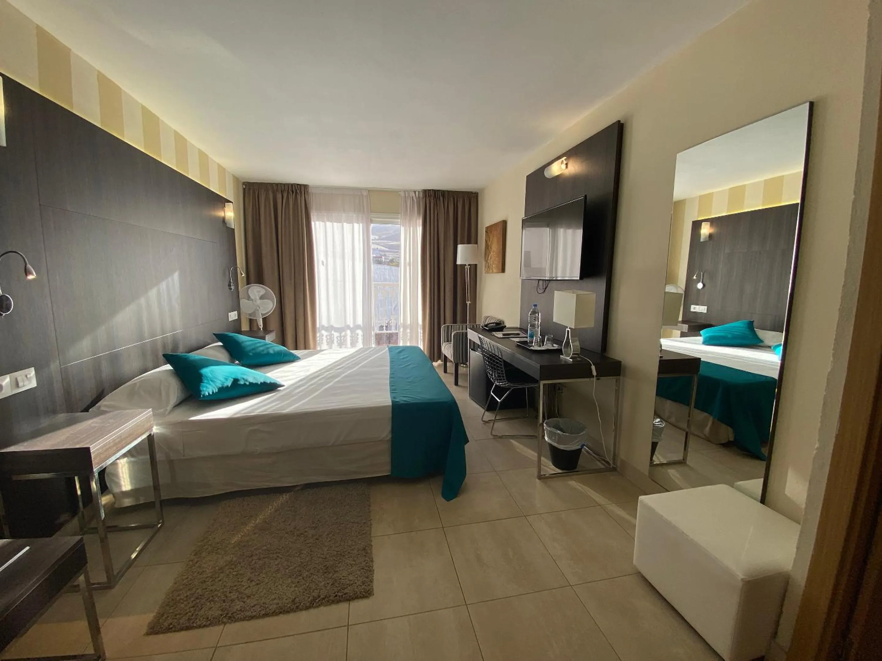 Bedroom, Bed in Hotel La Aldea Suites