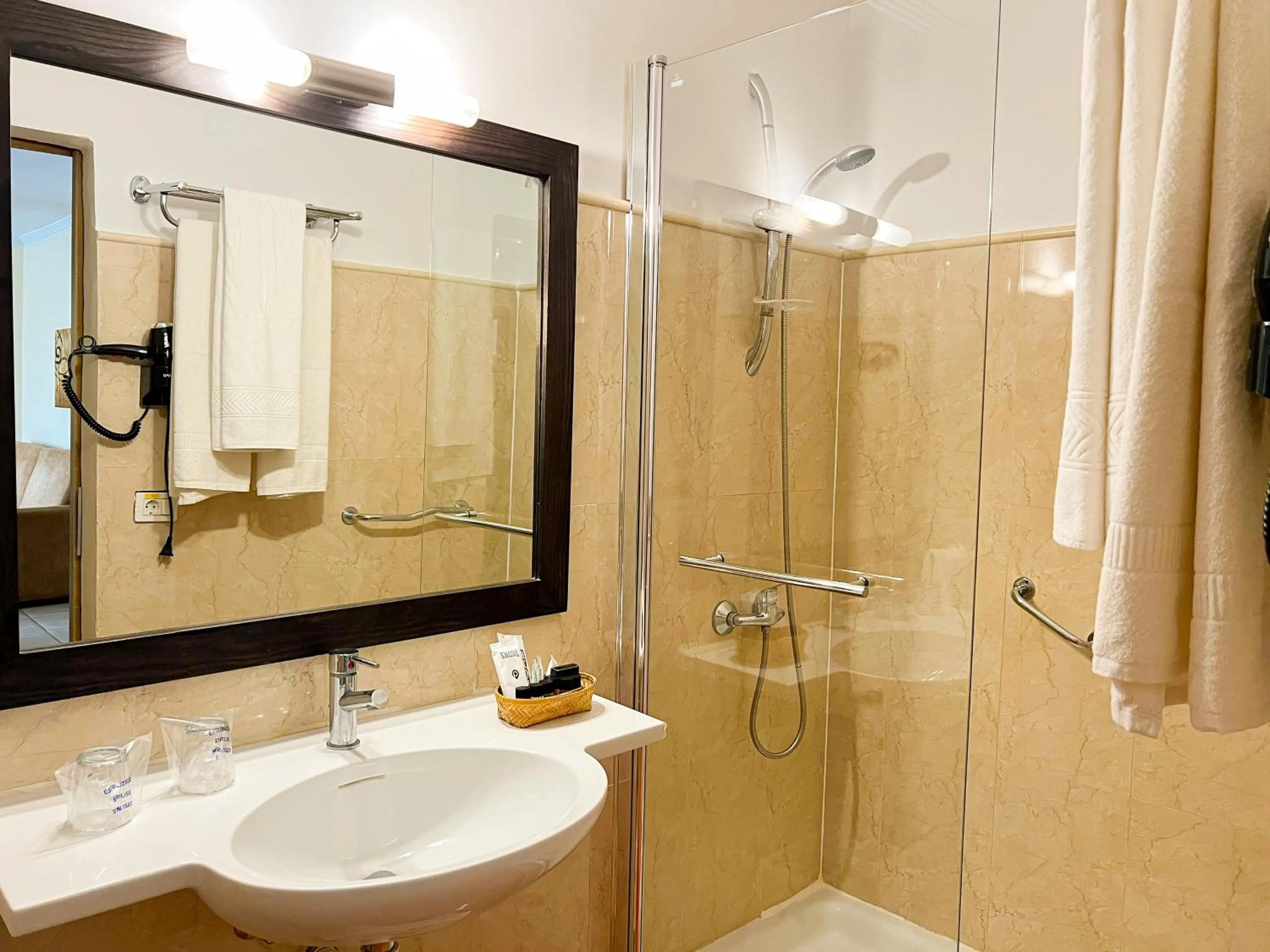 Toilet in Hotel La Aldea Suites