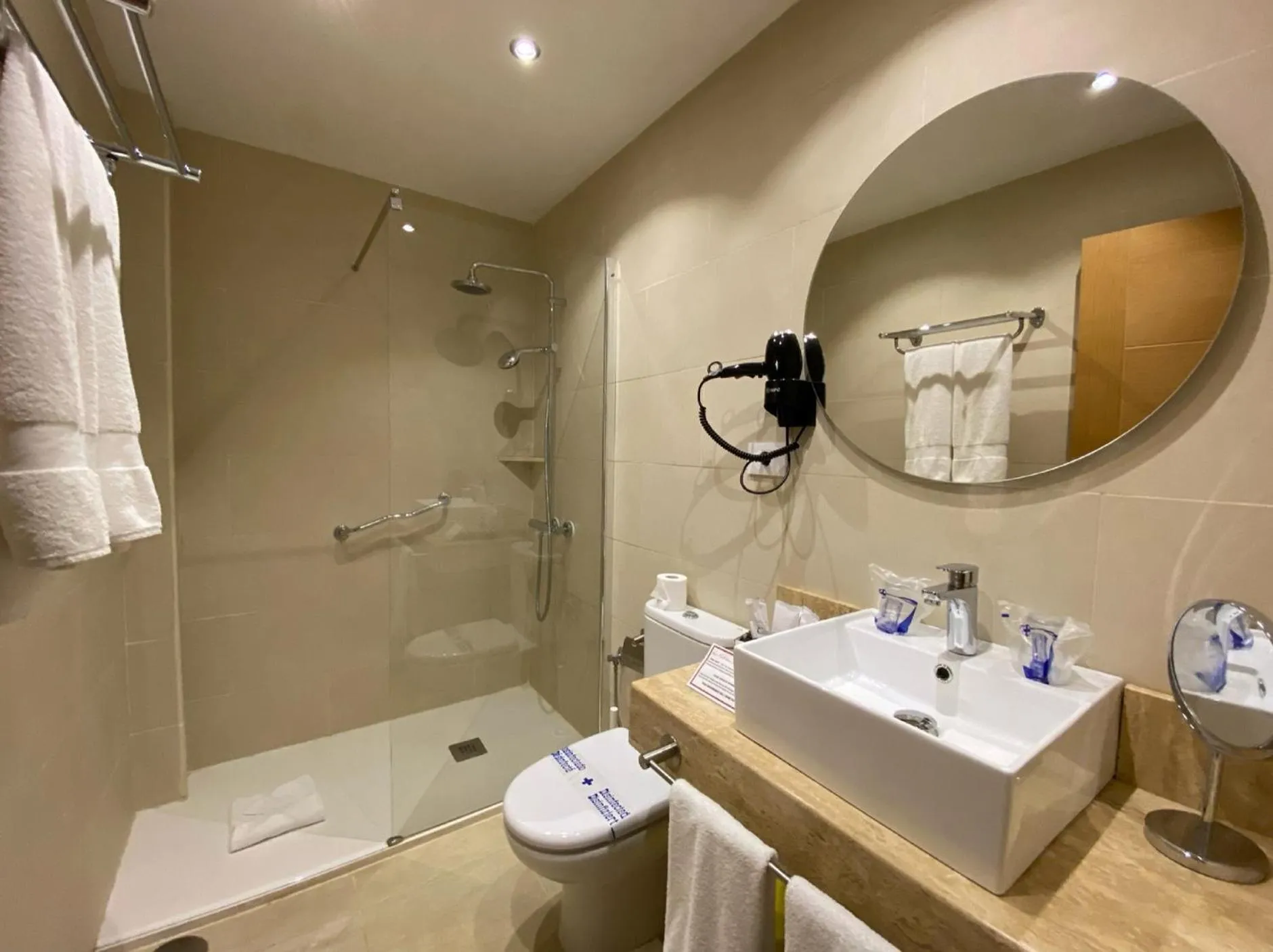Bathroom in Hotel La Aldea Suites