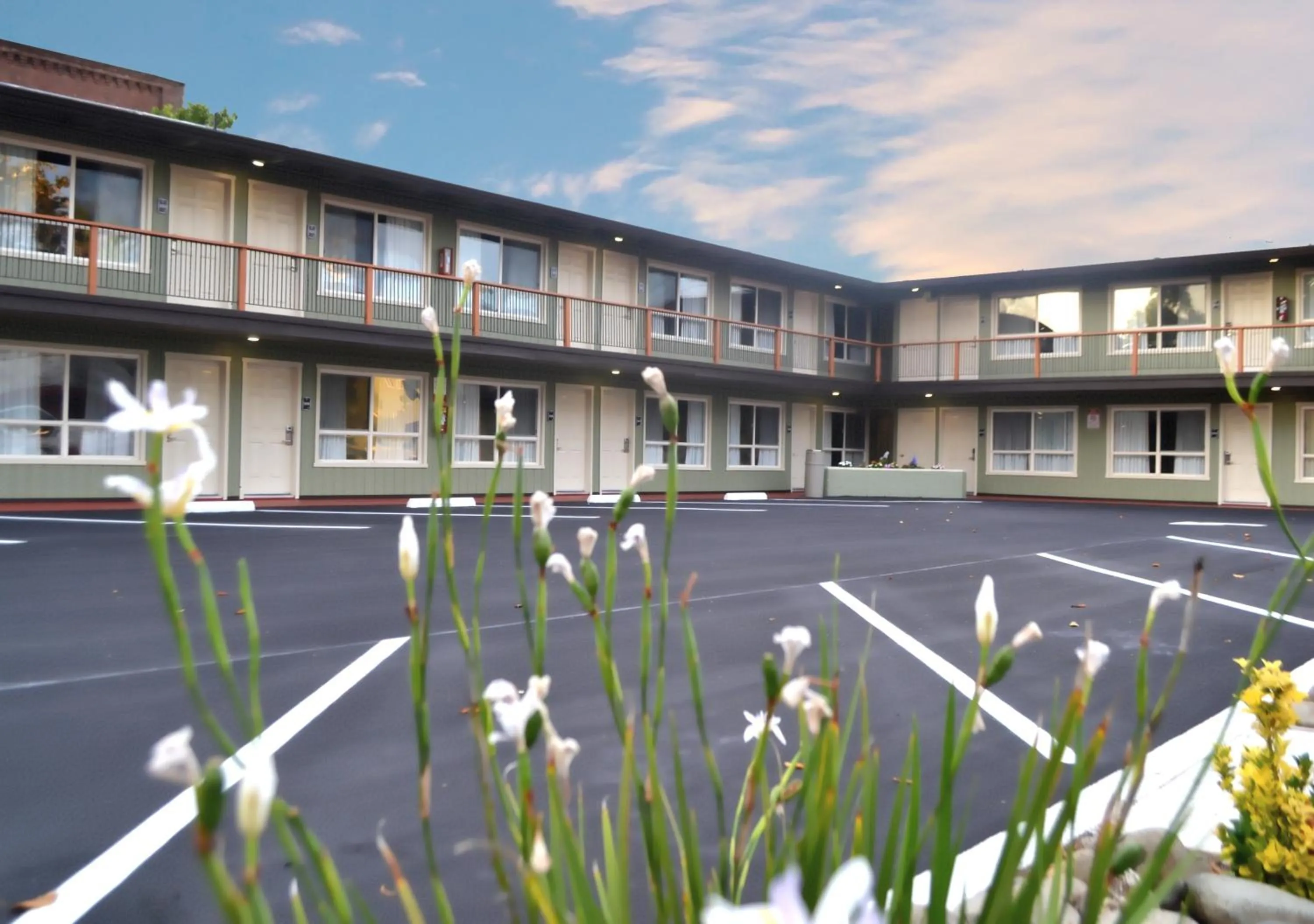 Property building in Thunderbird Lodge