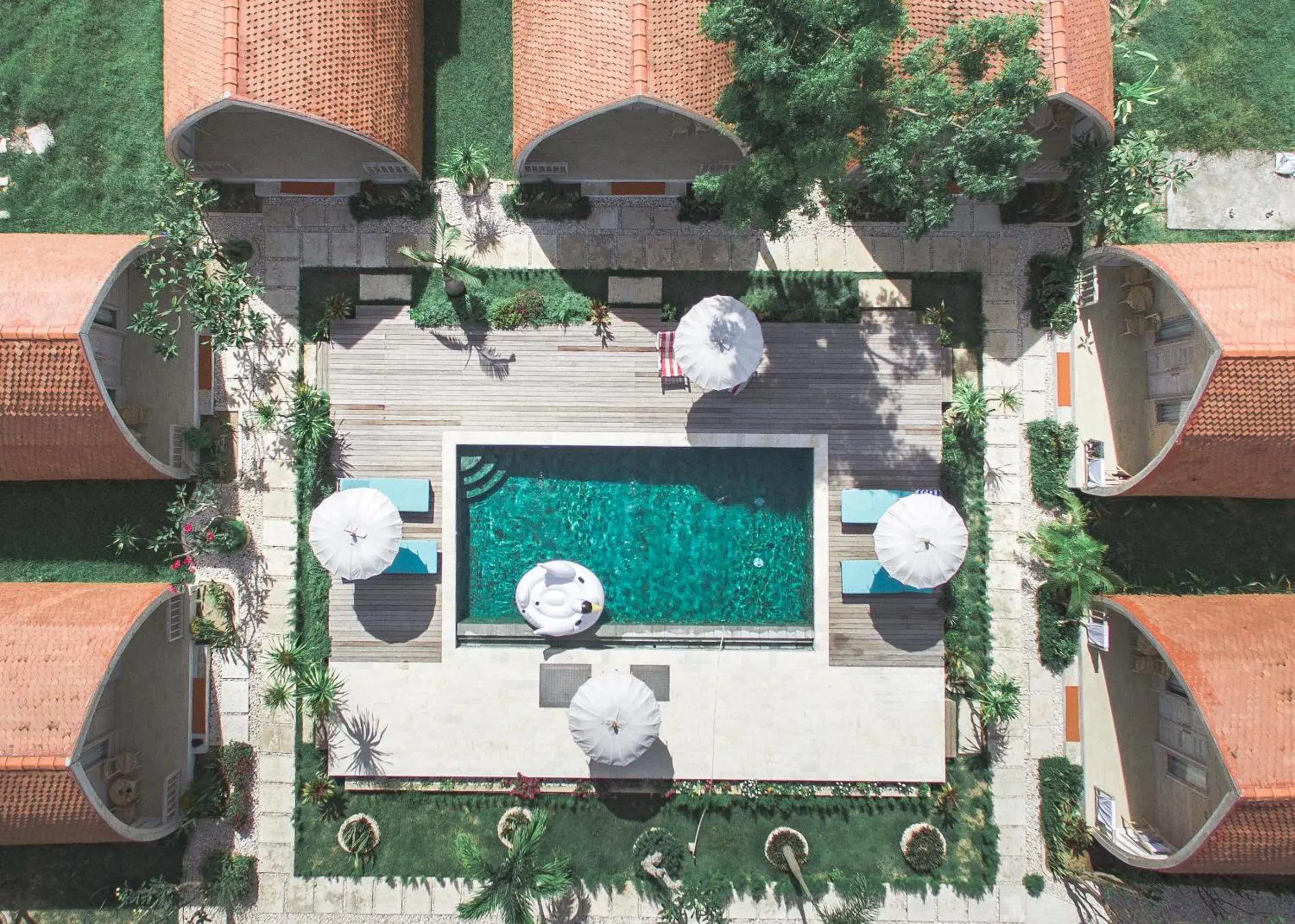 Property building in La Roja Bungalows Property building in La Roja Bungalows