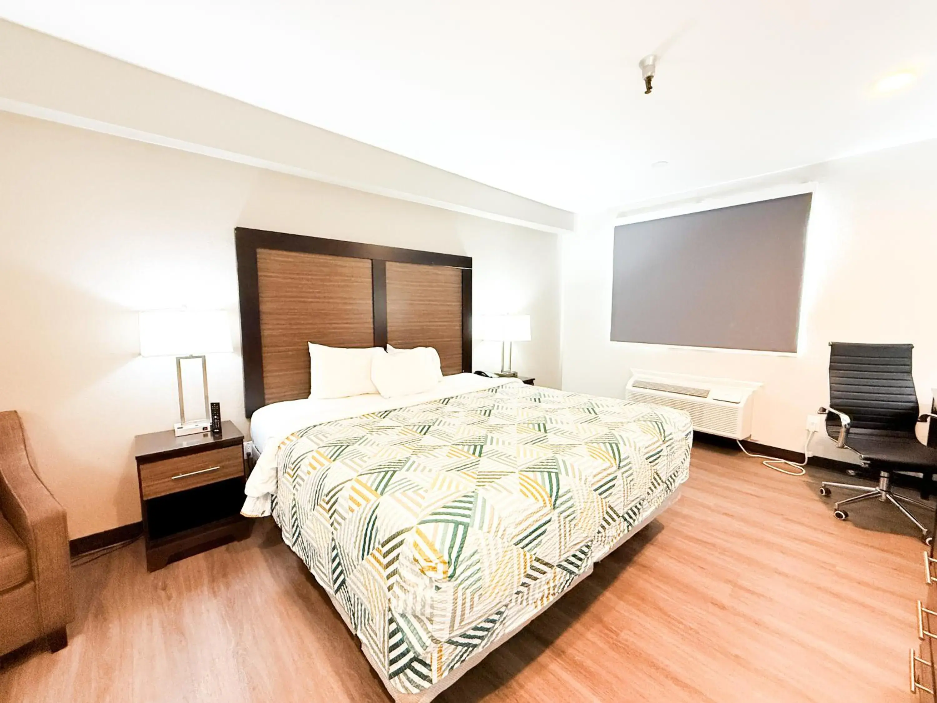 Bedroom, Bed in Motel 6 Tucson, AZ Airport Kino Sports Complex Bedroom, Bed in Motel 6 Tucson, AZ Airport Kino Sports Complex