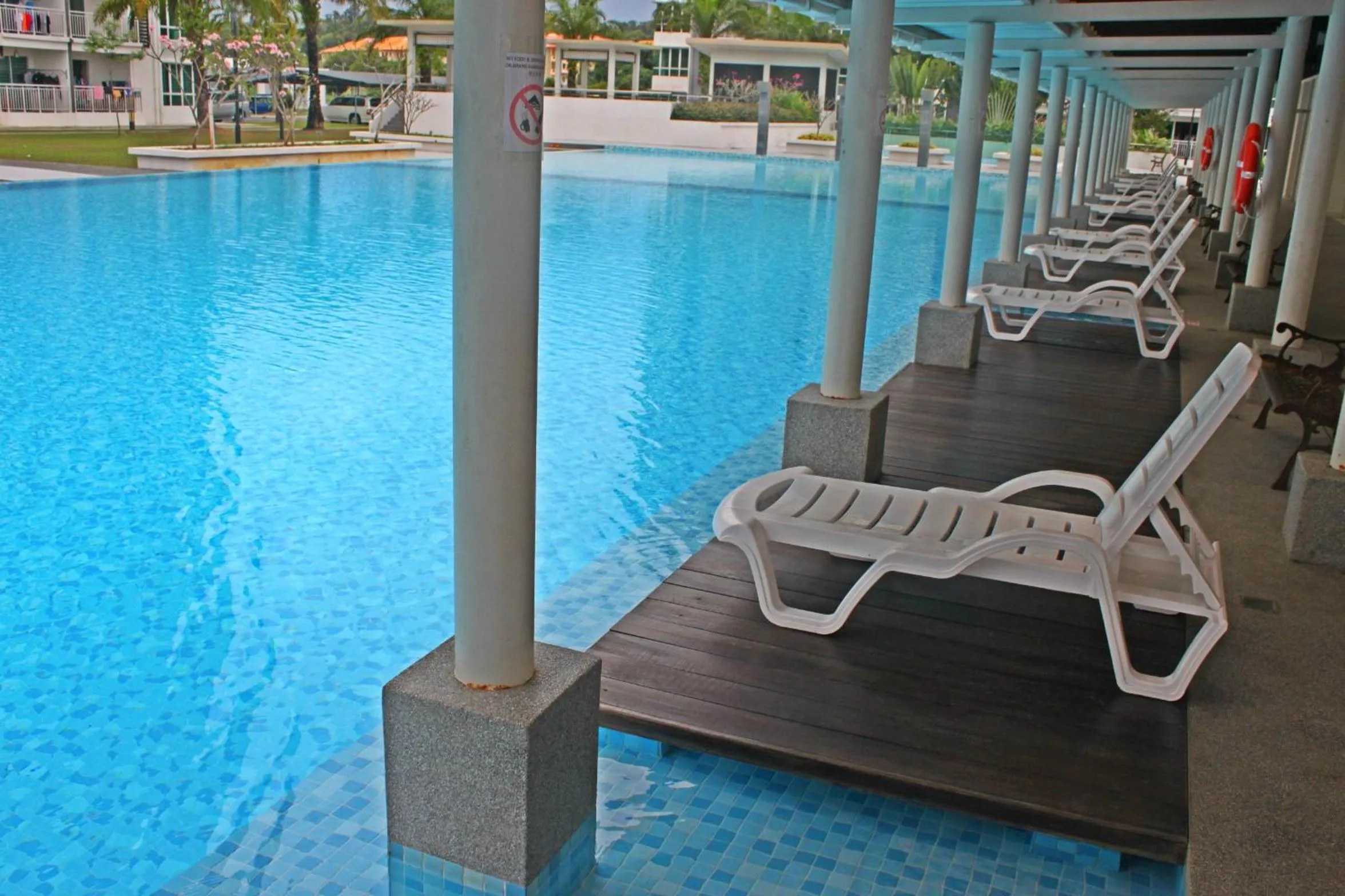 Swimming pool in Hello Kitty Signature Suite