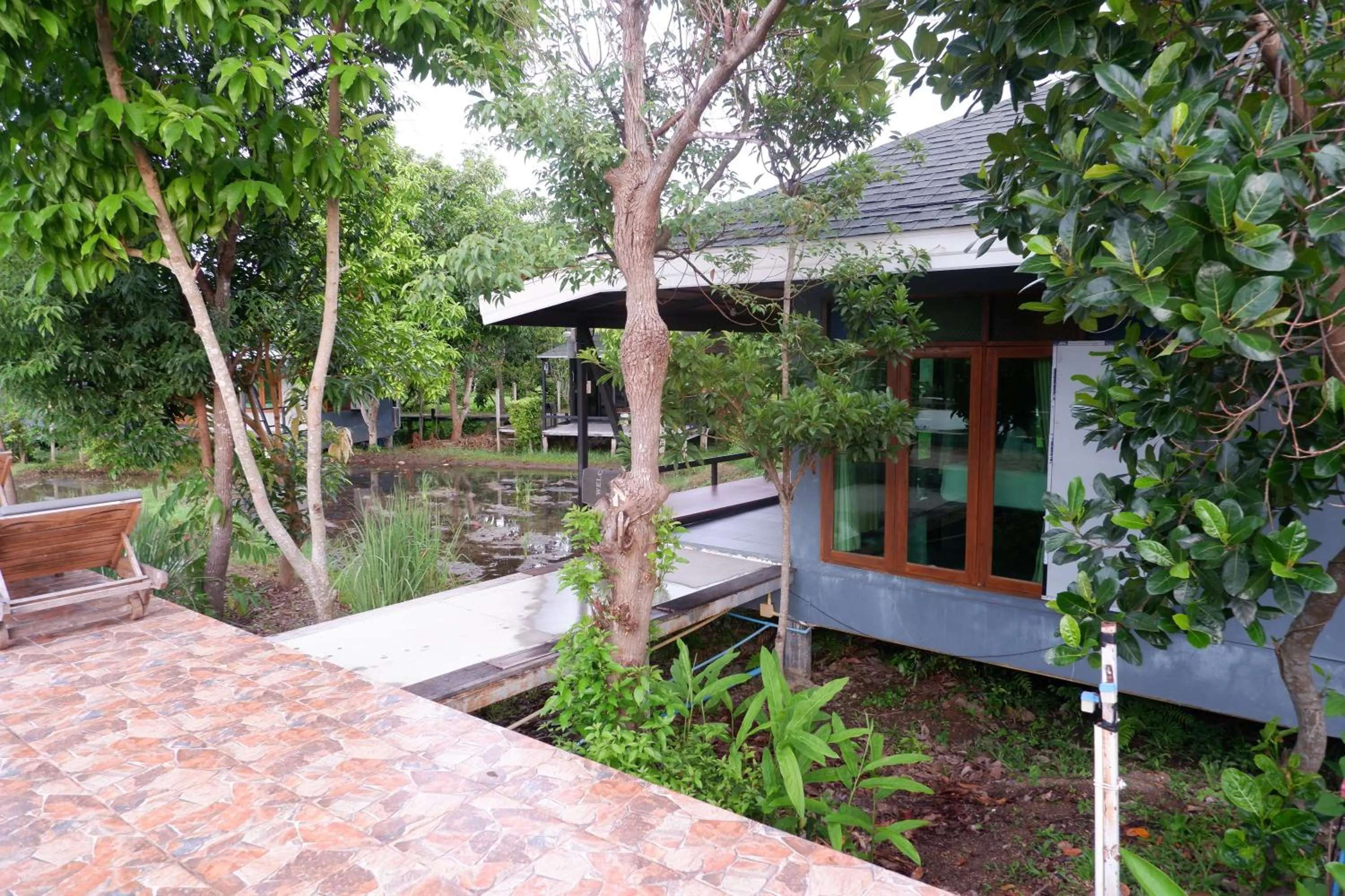 Facade/entrance in Nok Chan Mee Na