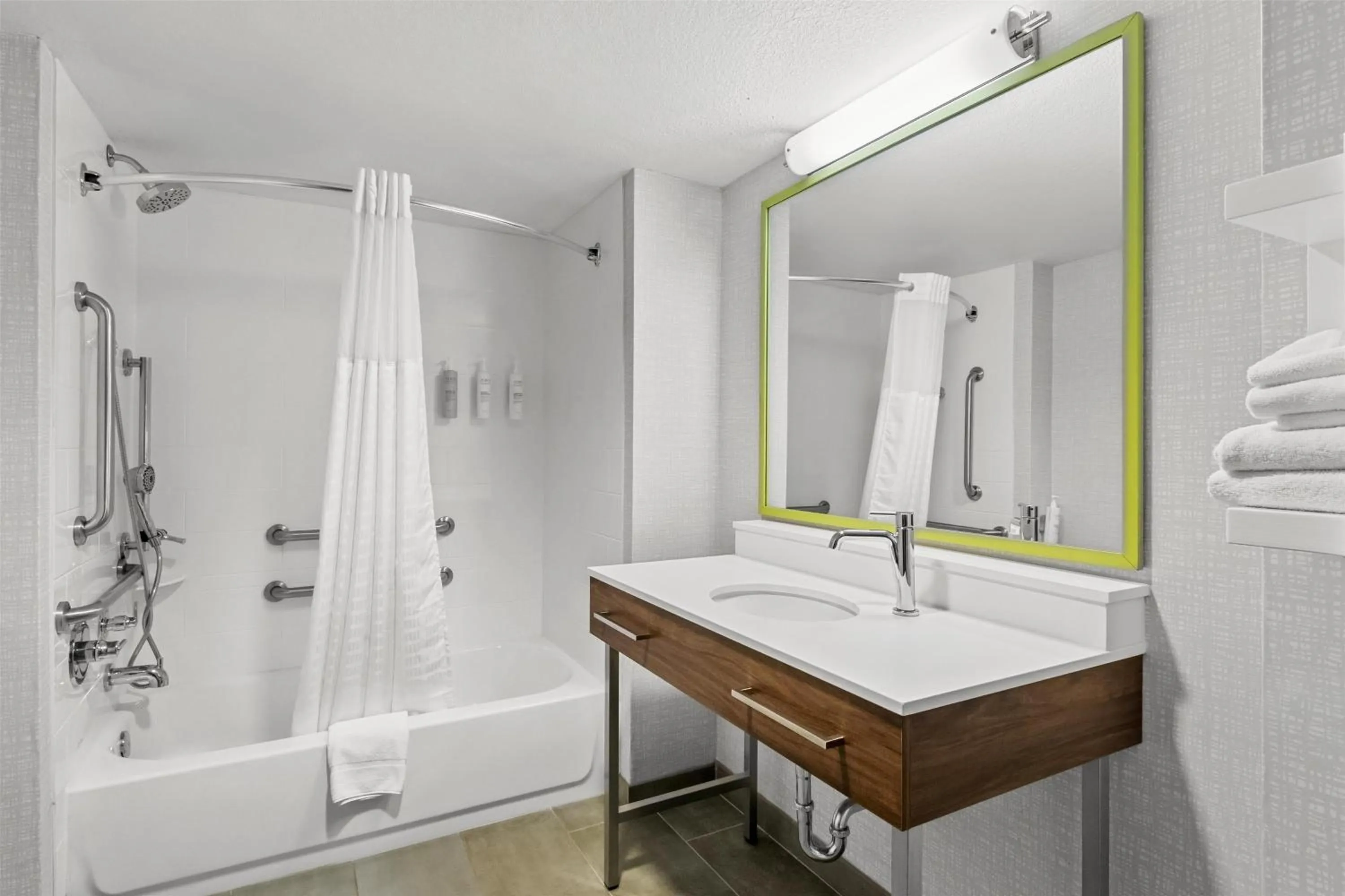 Bathroom in Hampton Inn & Suites Phoenix/Gilbert