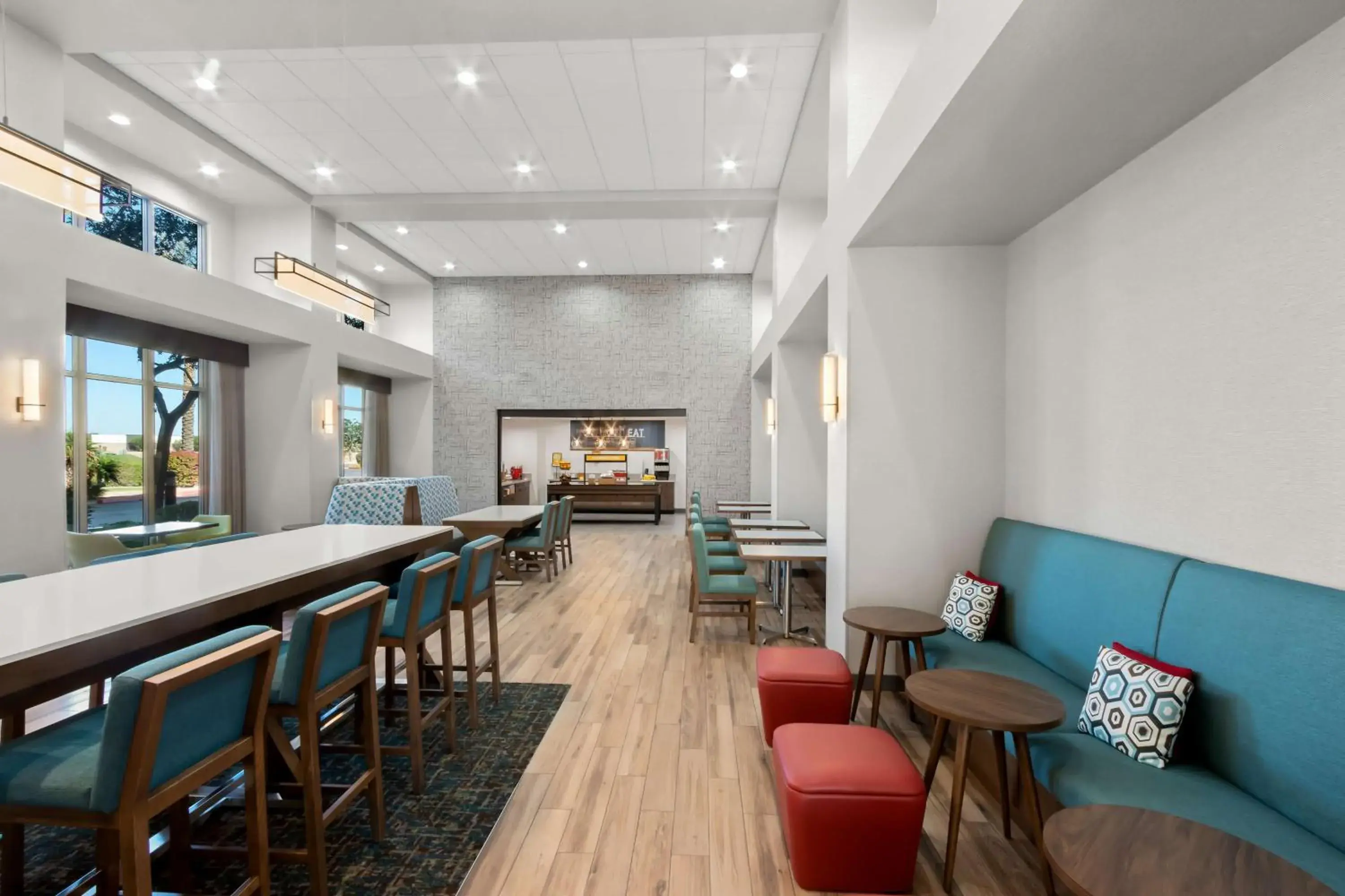 Breakfast in Hampton Inn & Suites Phoenix/Gilbert Breakfast in Hampton Inn & Suites Phoenix/Gilbert