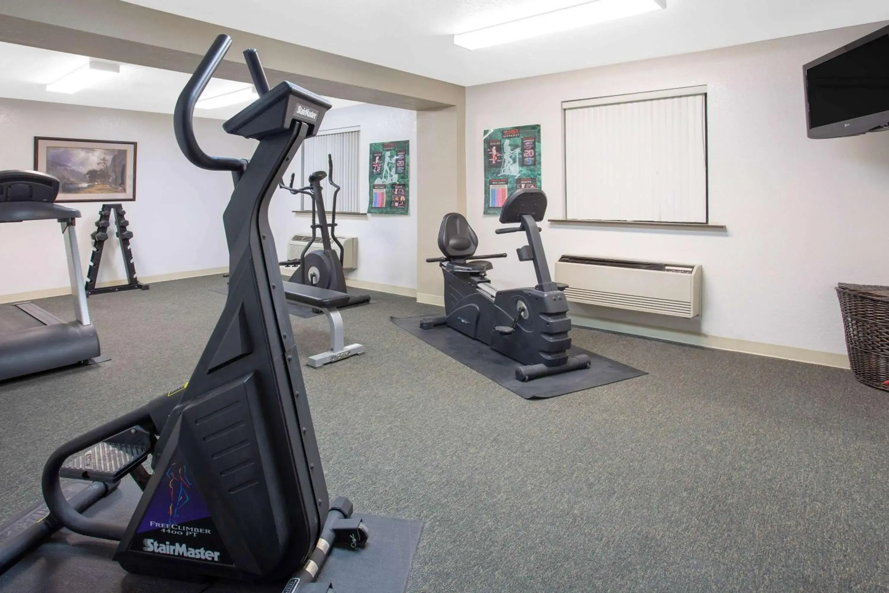 Fitness centre/facilities in Super 8 by Wyndham Billings Fitness centre/facilities in Super 8 by Wyndham Billings