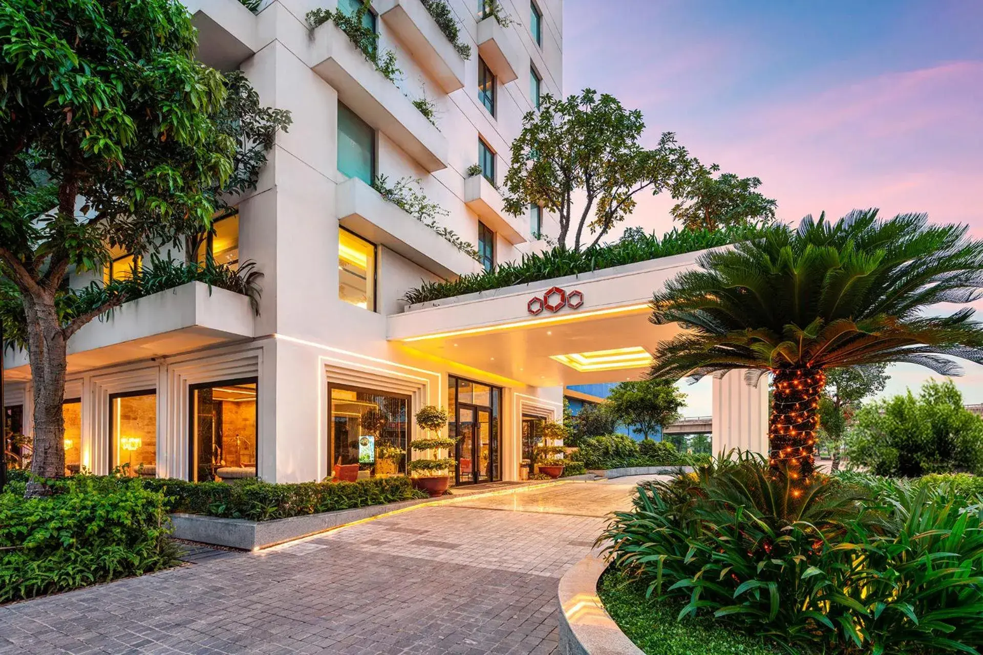 Facade/entrance in Ravatel Luxury Hotel Bac Giang Facade/entrance in Ravatel Luxury Hotel Bac Giang