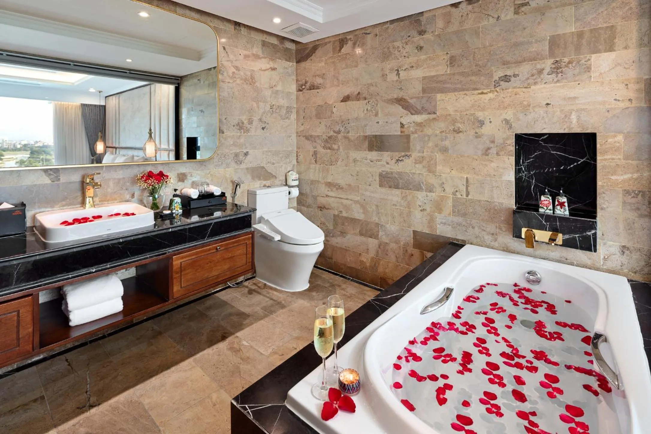 Massage, Bed in Ravatel Luxury Hotel Bac Giang