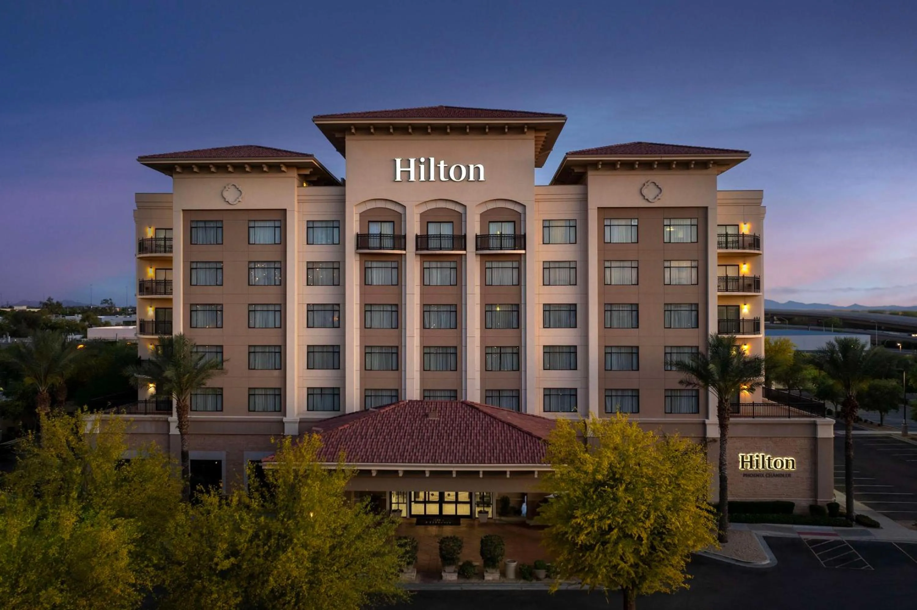 Property building in Hilton Phoenix Chandler