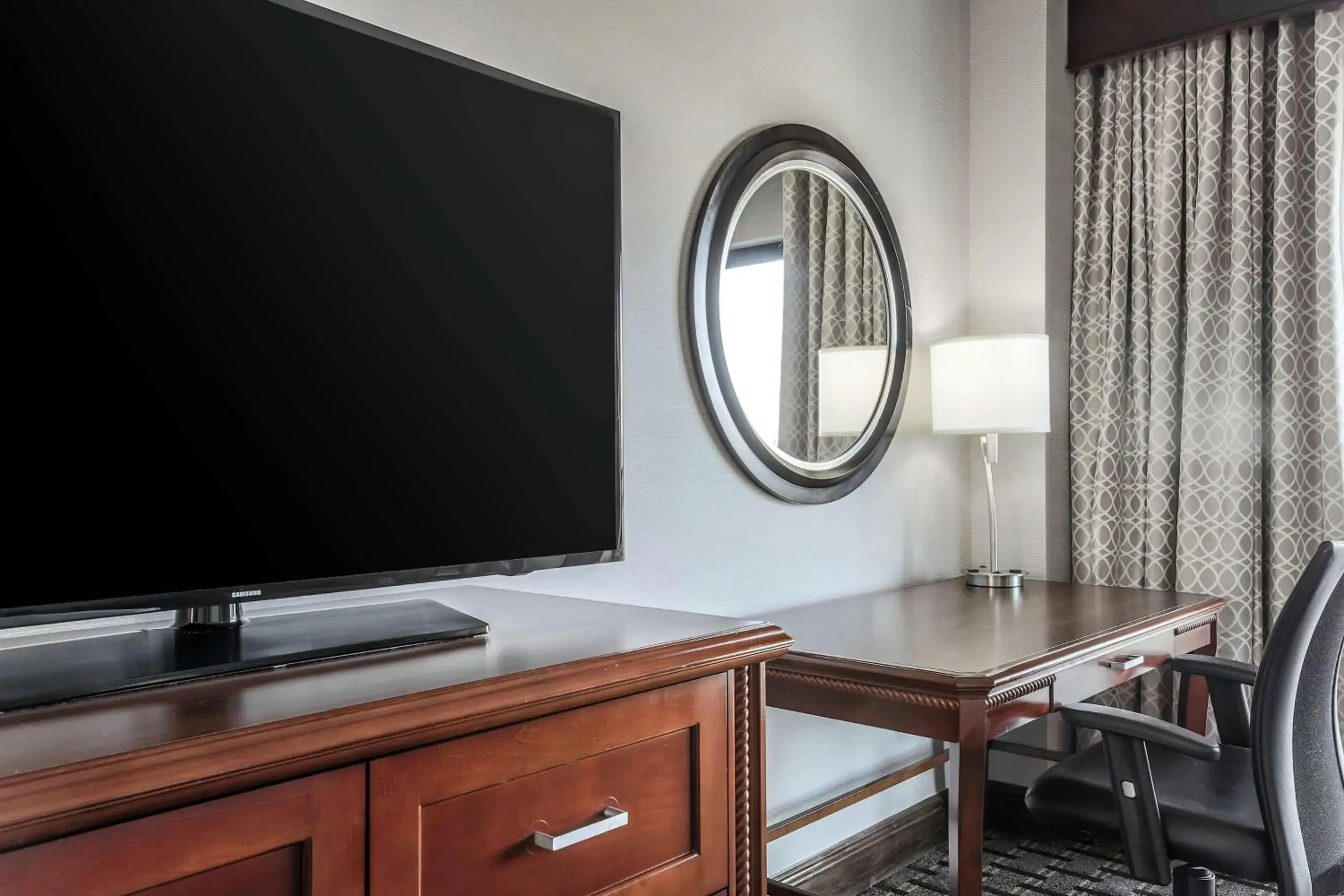 Queen Room with Two Queen Beds in Hilton Phoenix Chandler Queen Room with Two Queen Beds in Hilton Phoenix Chandler