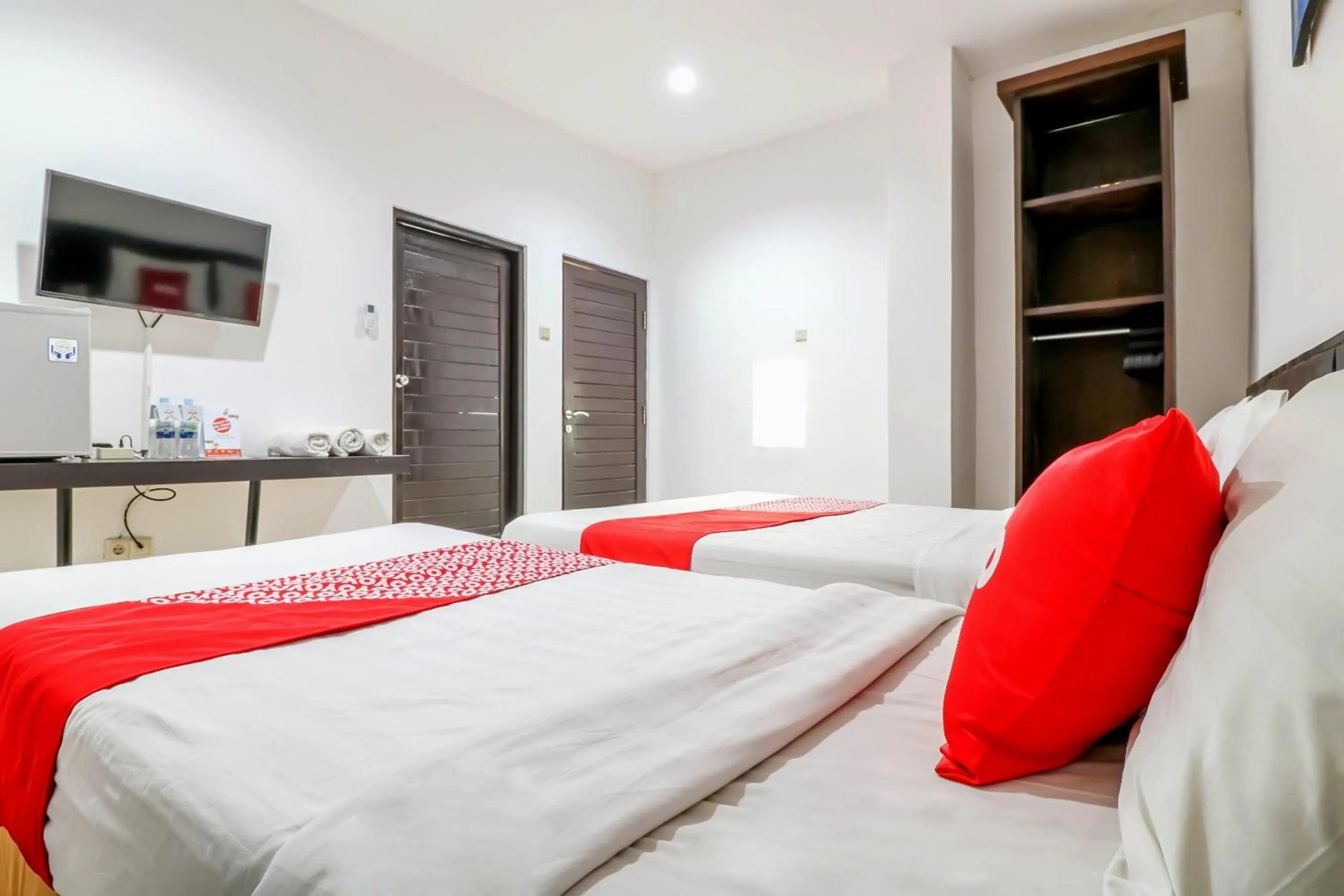 Bedroom, Bed in Capital O 1666 Grand Pudjawan Hotel Near Kuta Beach