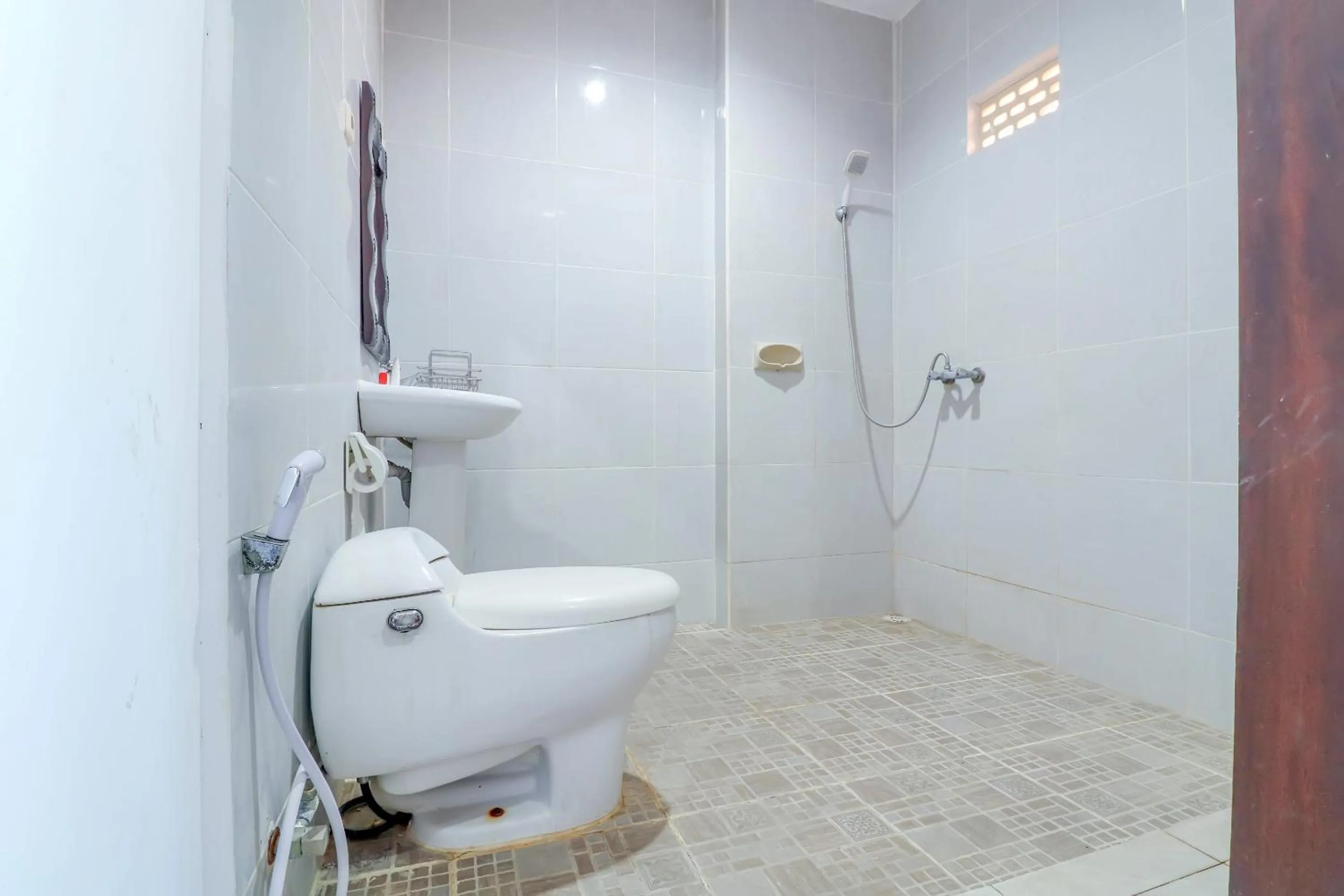 Bathroom in Capital O 1666 Grand Pudjawan Hotel Near Kuta Beach