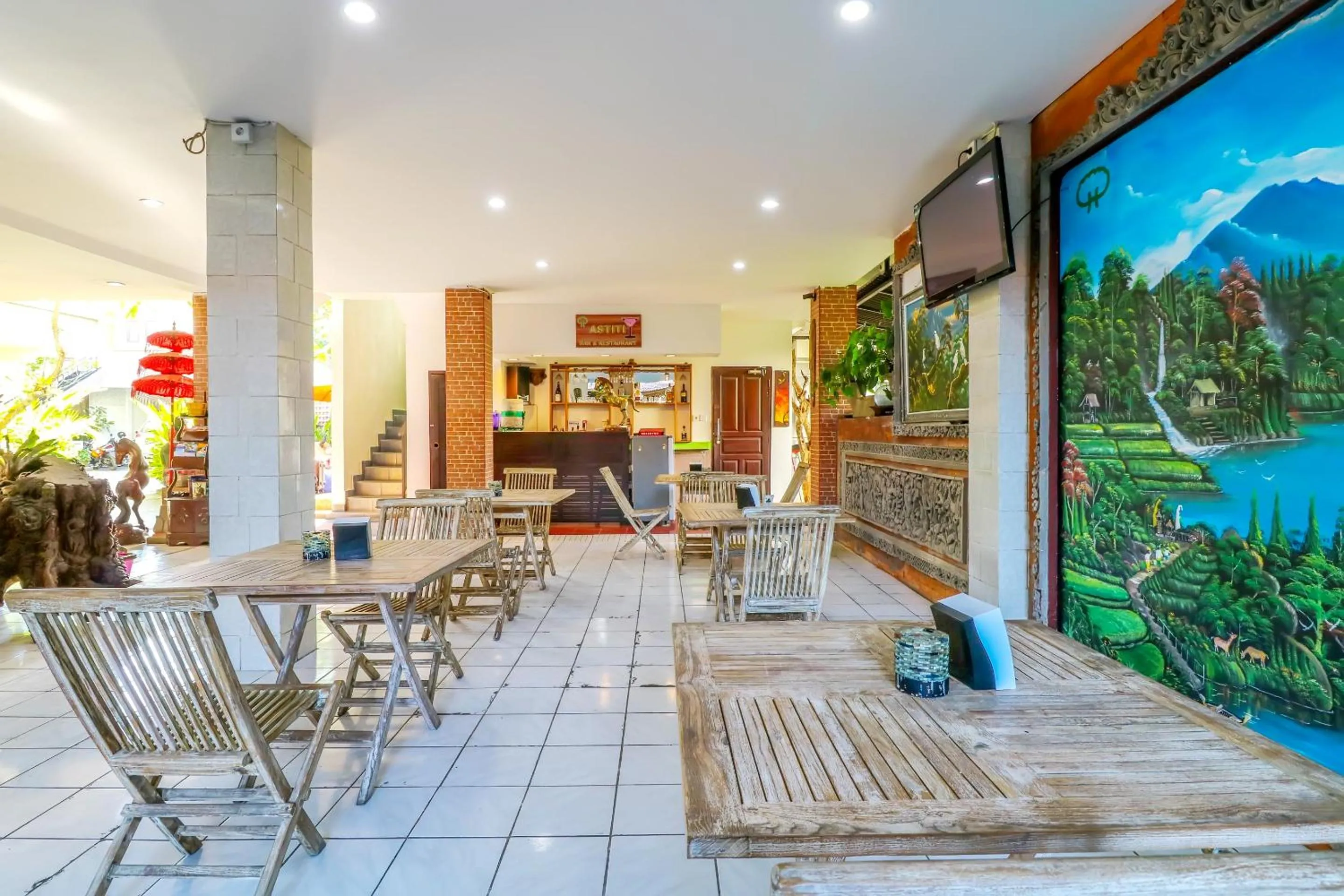 Restaurant/places to eat in Capital O 1666 Grand Pudjawan Hotel Near Kuta Beach