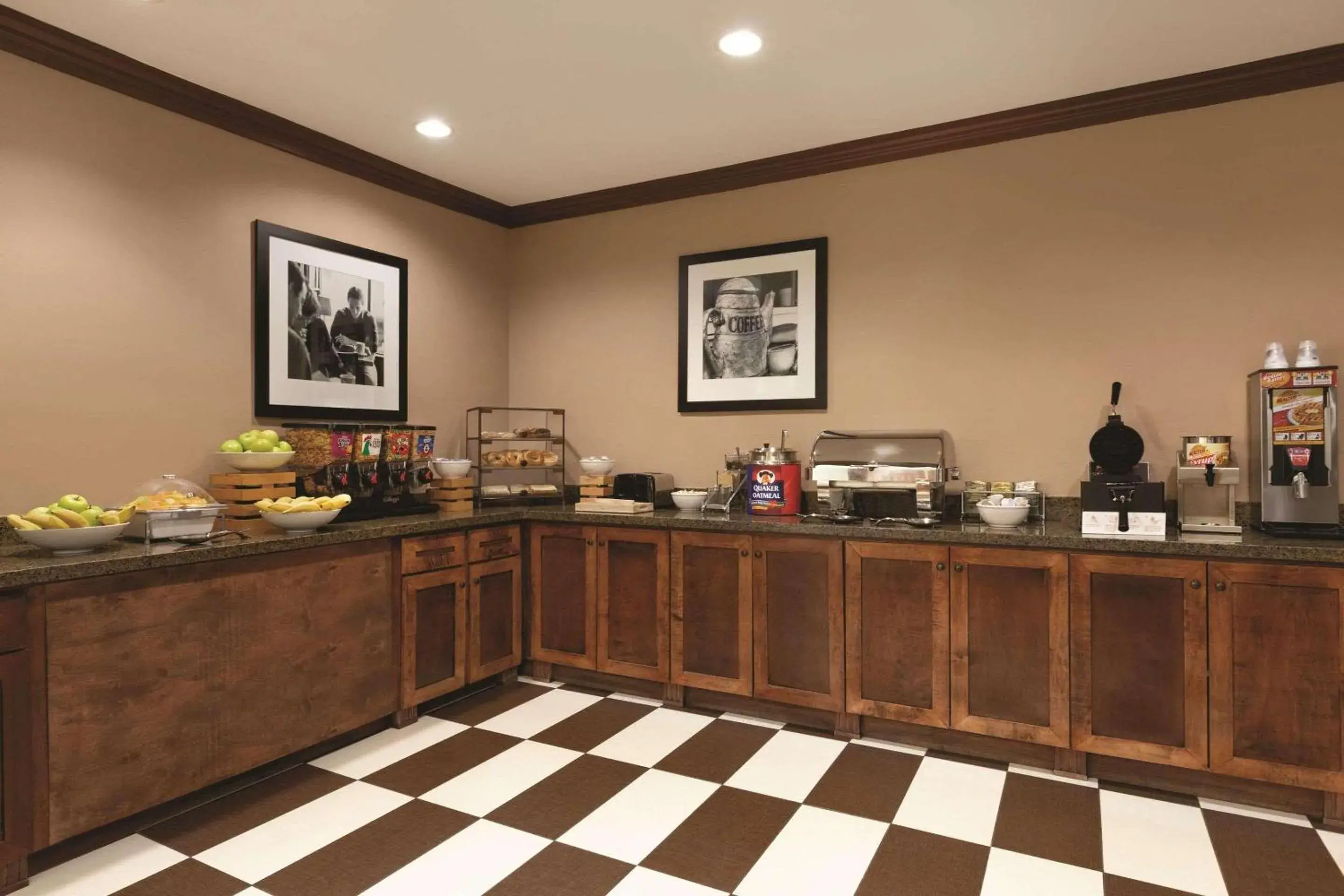 Breakfast in Country Inn & Suites by Radisson, Portland, TX Breakfast in Country Inn & Suites by Radisson, Portland, TX