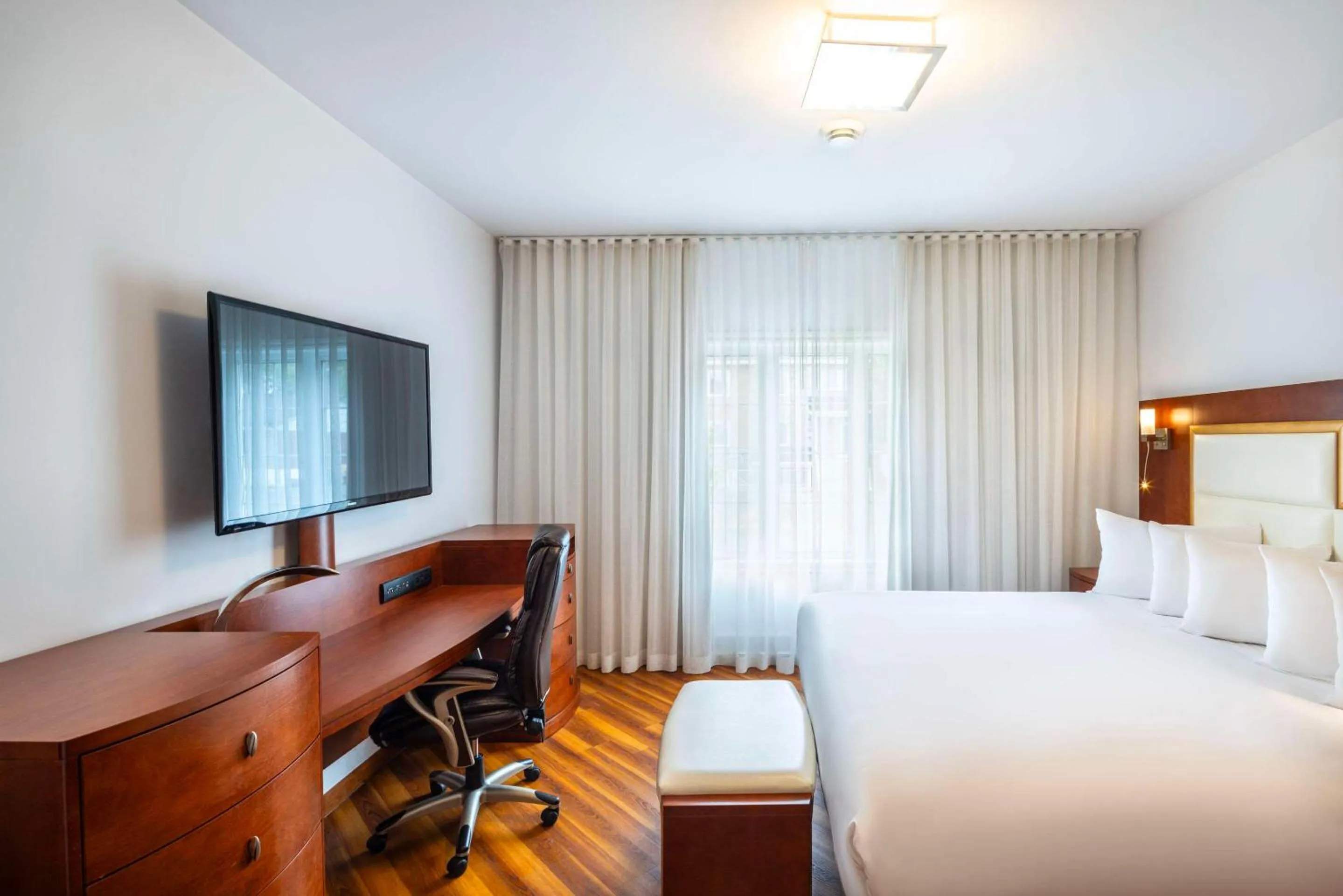 Bedroom, Bed in Les Suites de Laviolette, an Ascend Collection Hotel