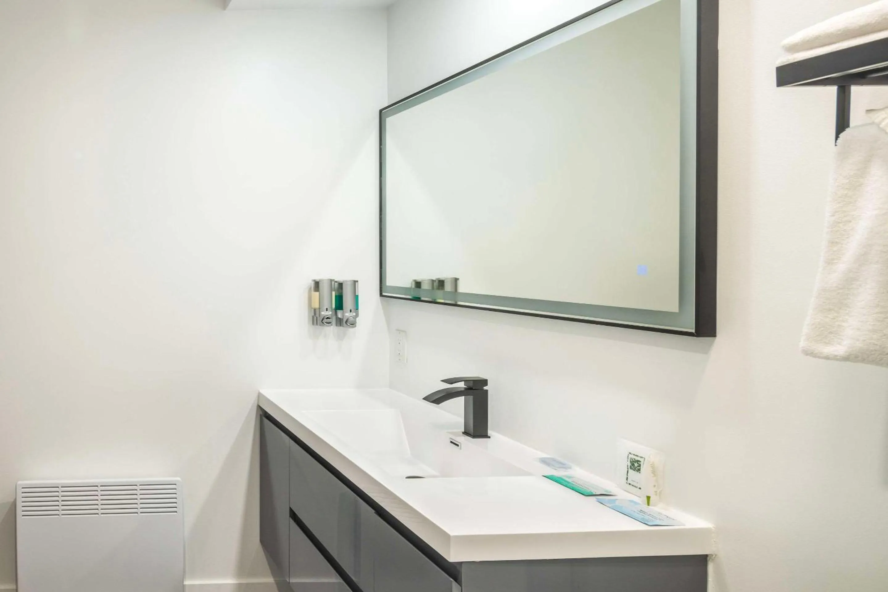 Bedroom in Les Suites de Laviolette, an Ascend Collection Hotel