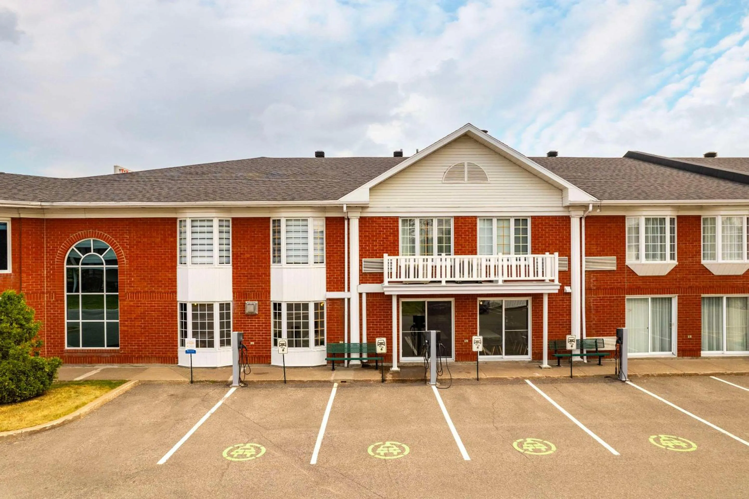 Property building in Les Suites de Laviolette, an Ascend Collection Hotel