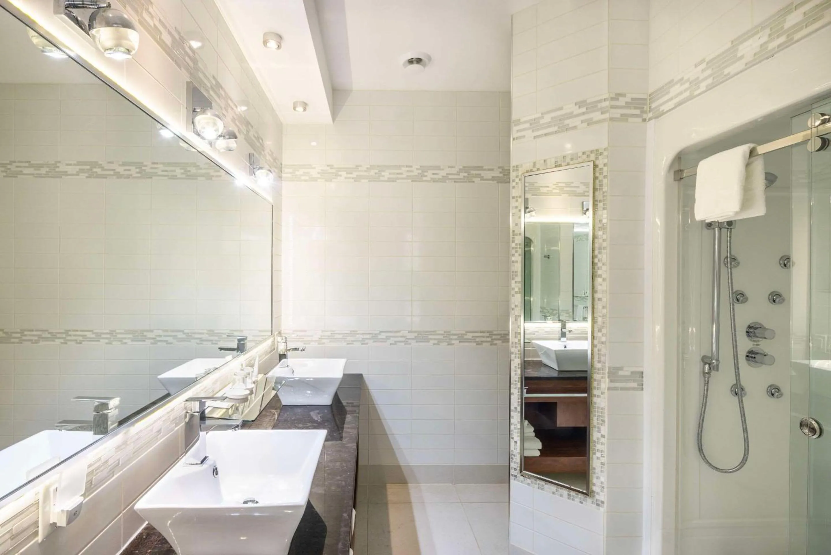 Bedroom in Les Suites de Laviolette, an Ascend Collection Hotel