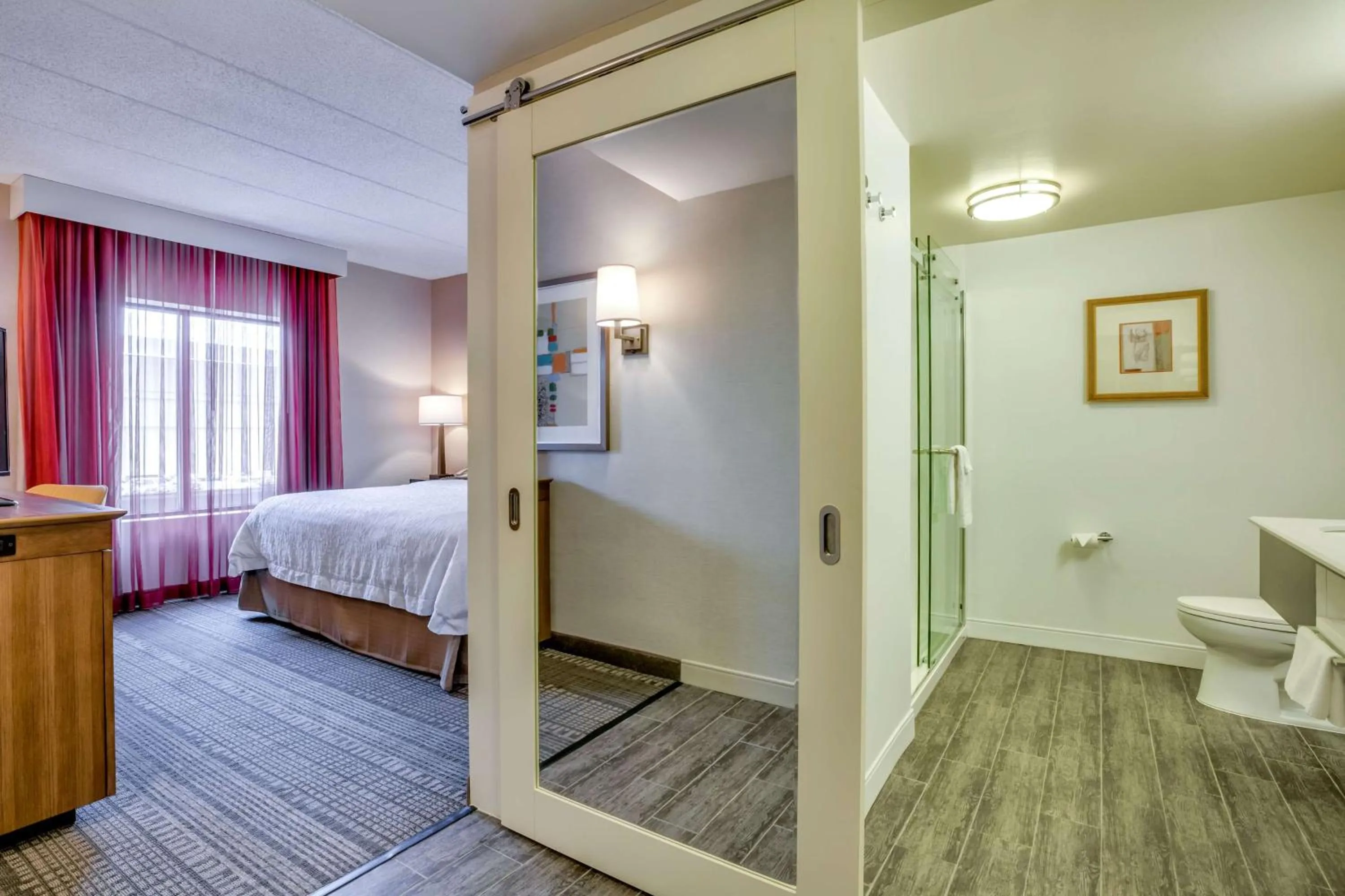 Bed in Hampton Inn Boston-Norwood