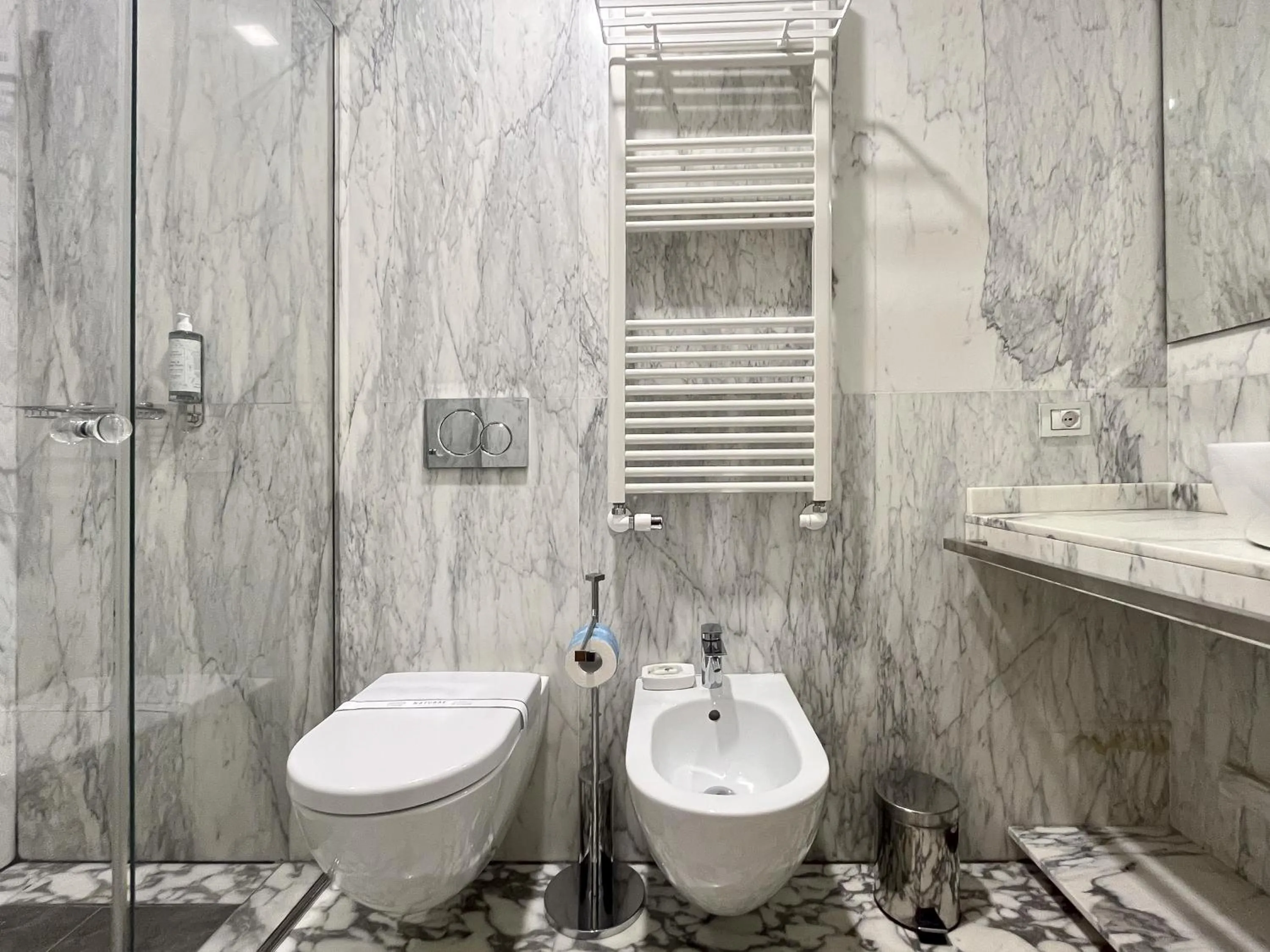 Shower in Hotel la Scala