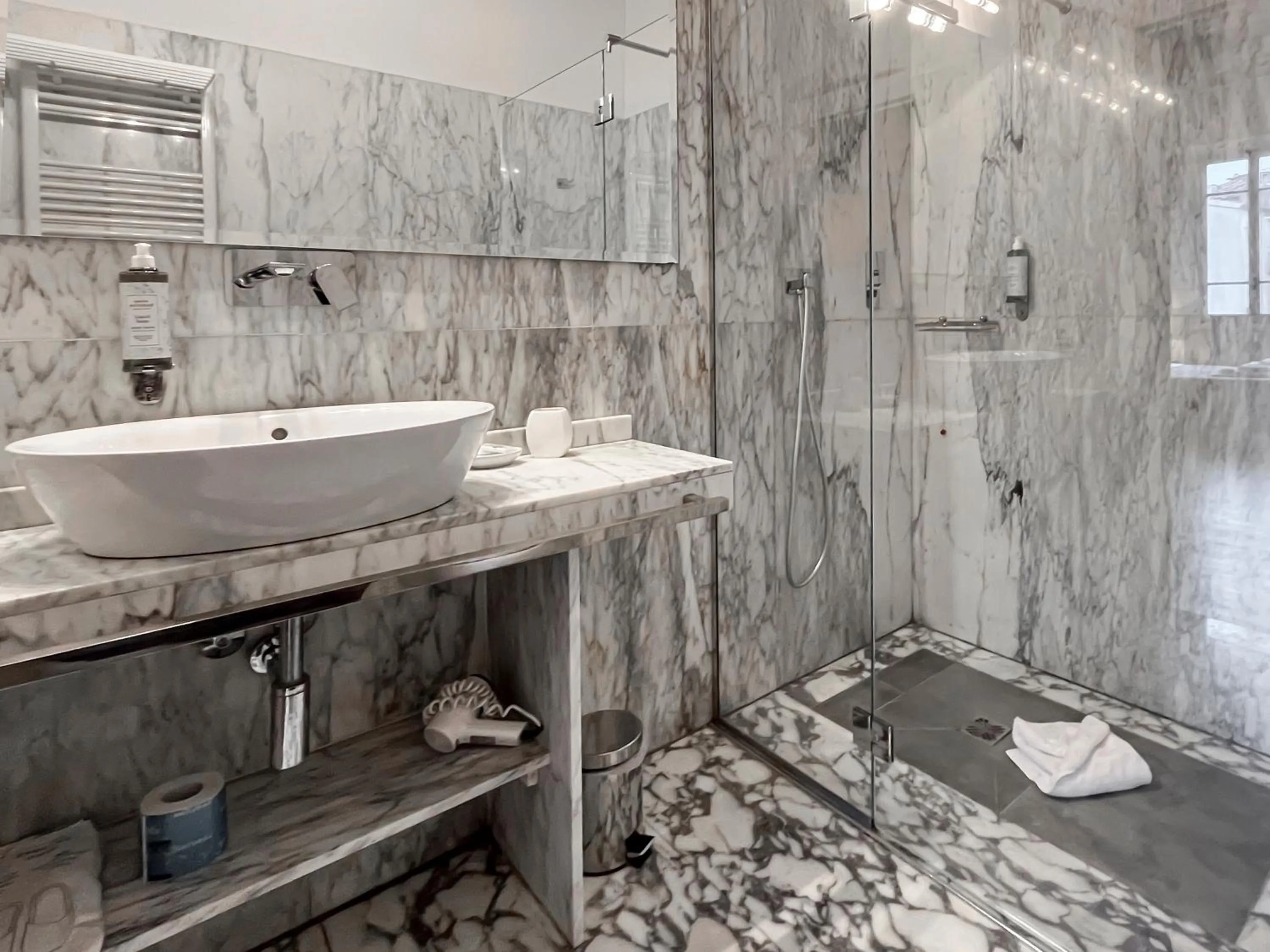 Shower in Hotel la Scala