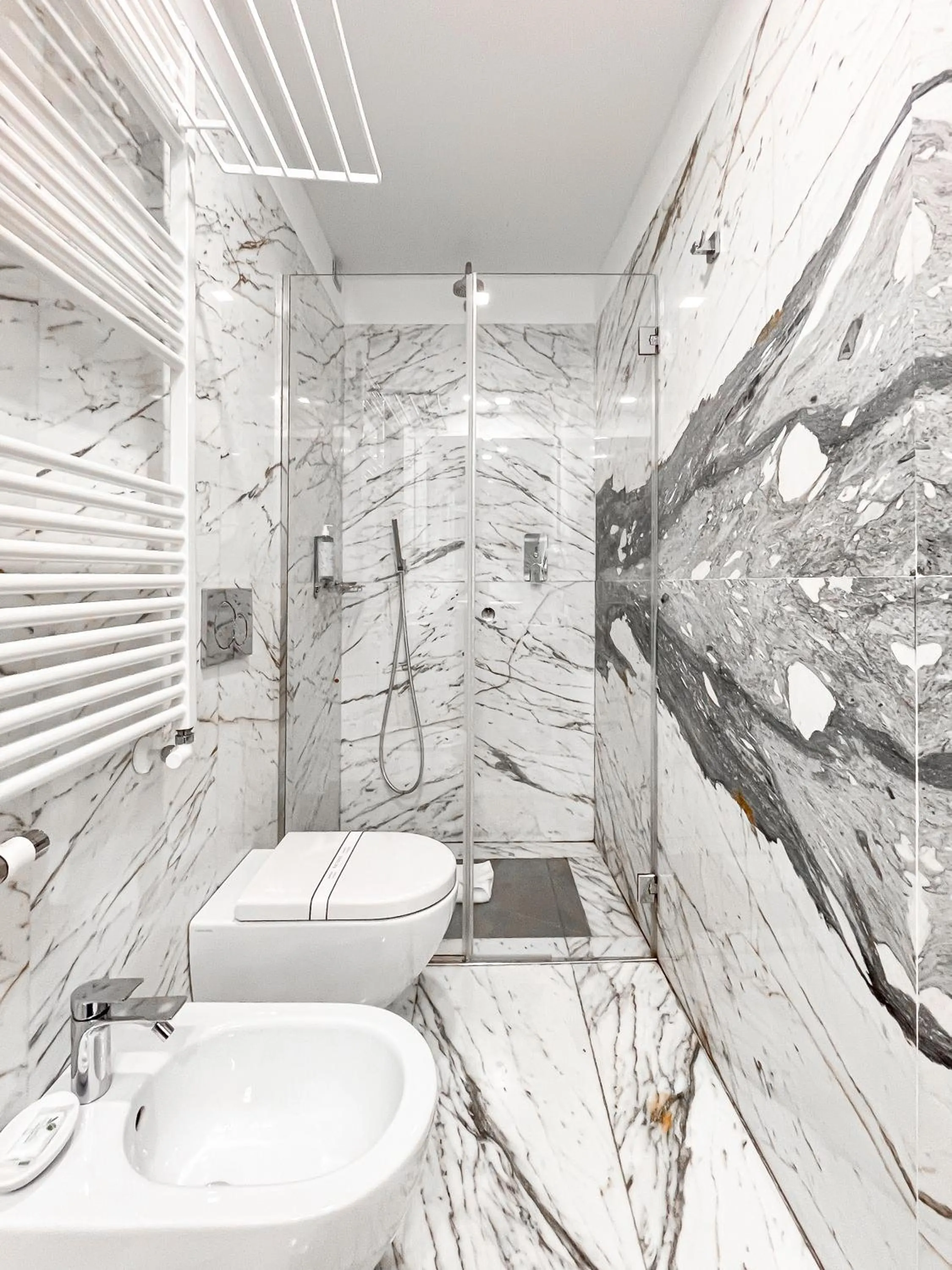 Shower in Hotel la Scala