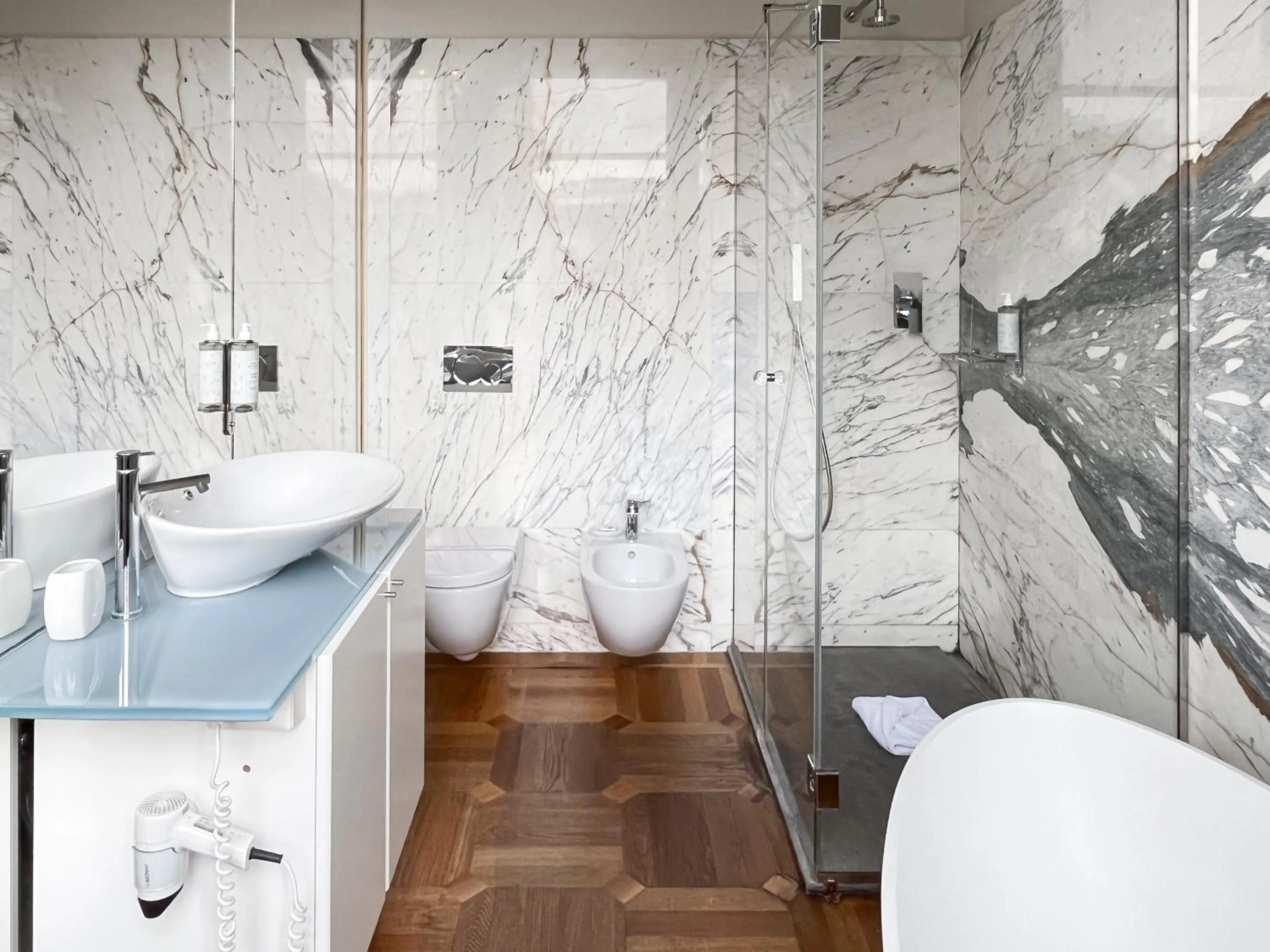 Shower in Hotel la Scala