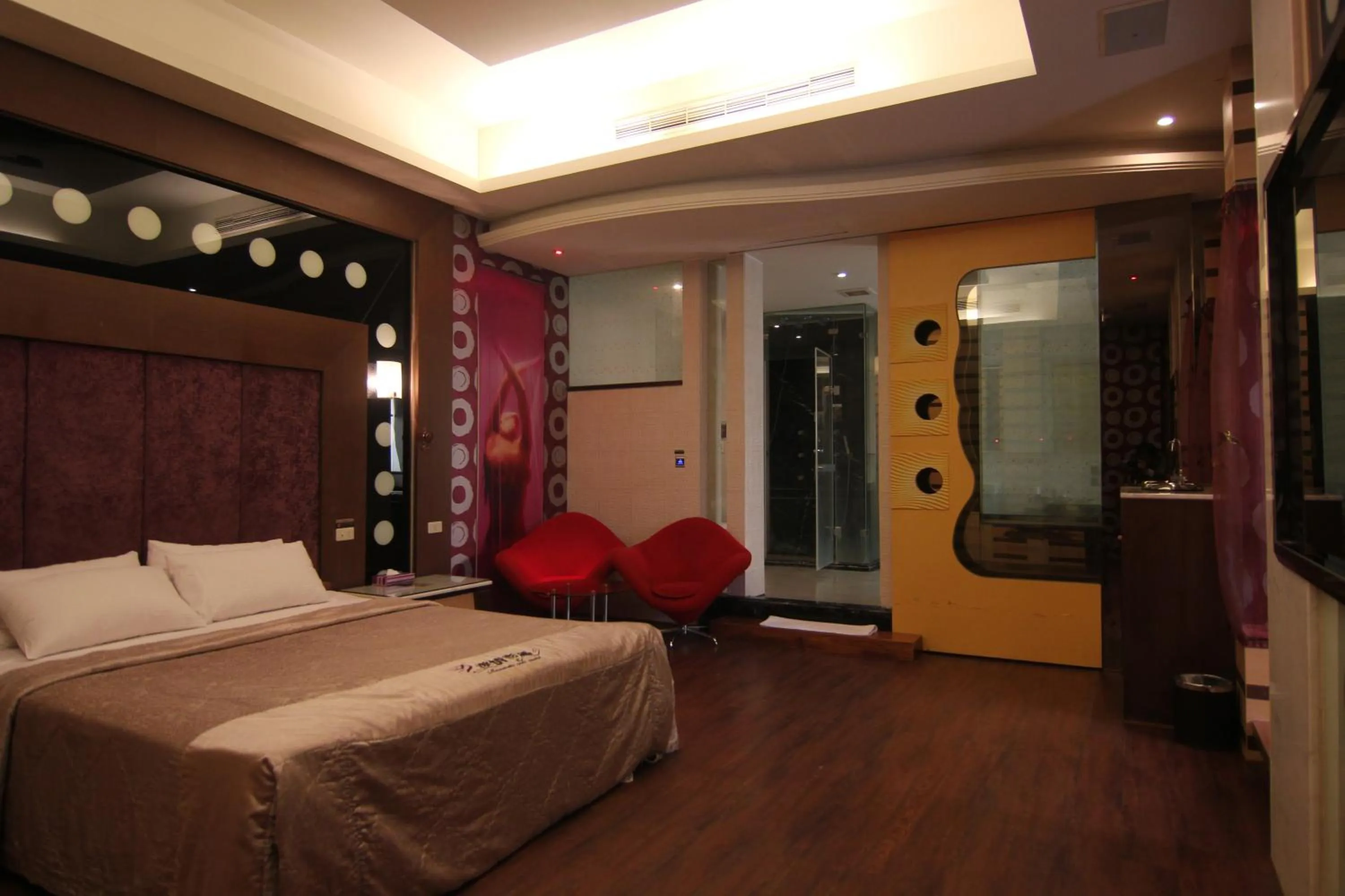 Bed in Romantic Code Art Motel