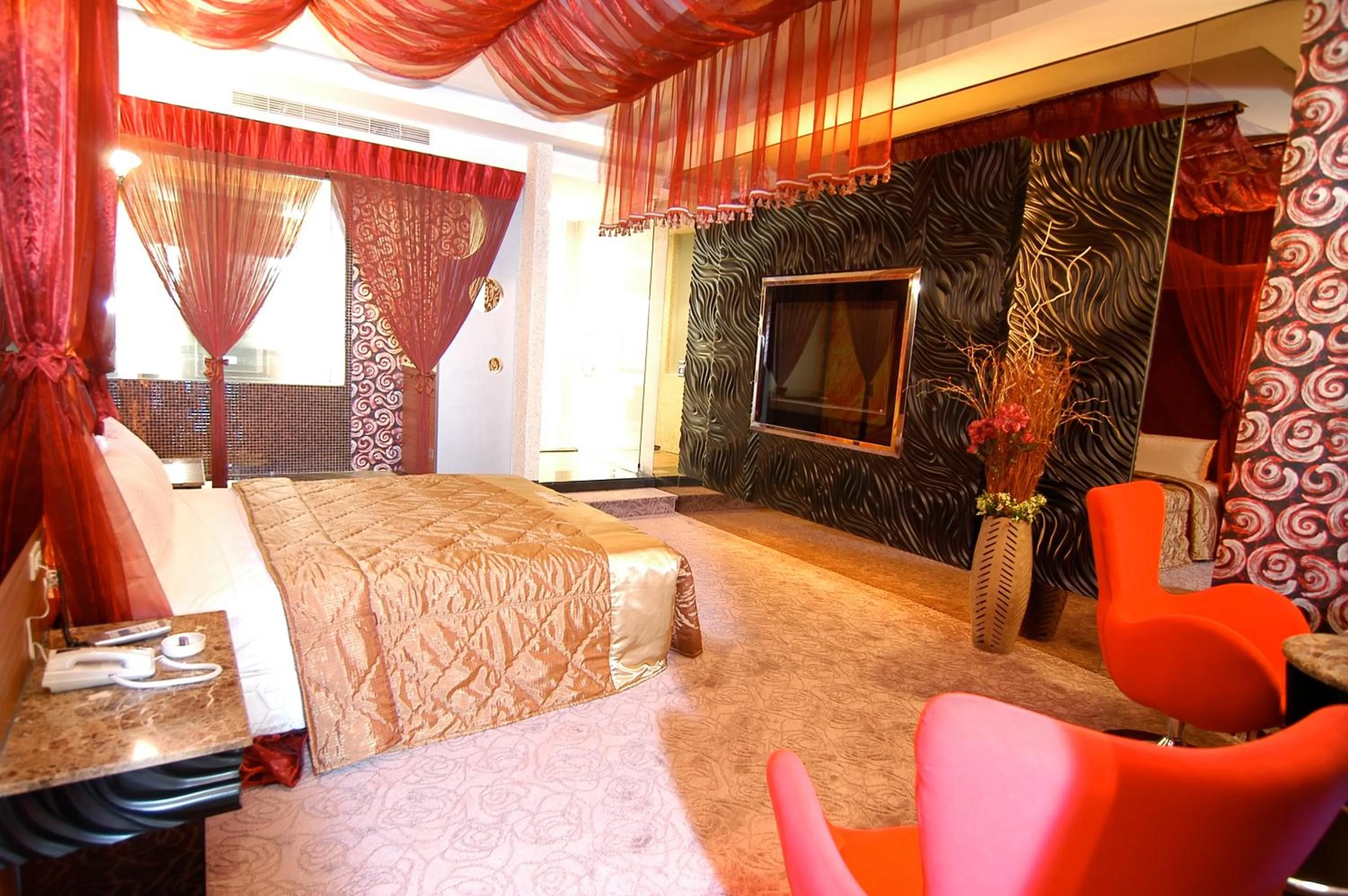 Romantic Code Art Motel