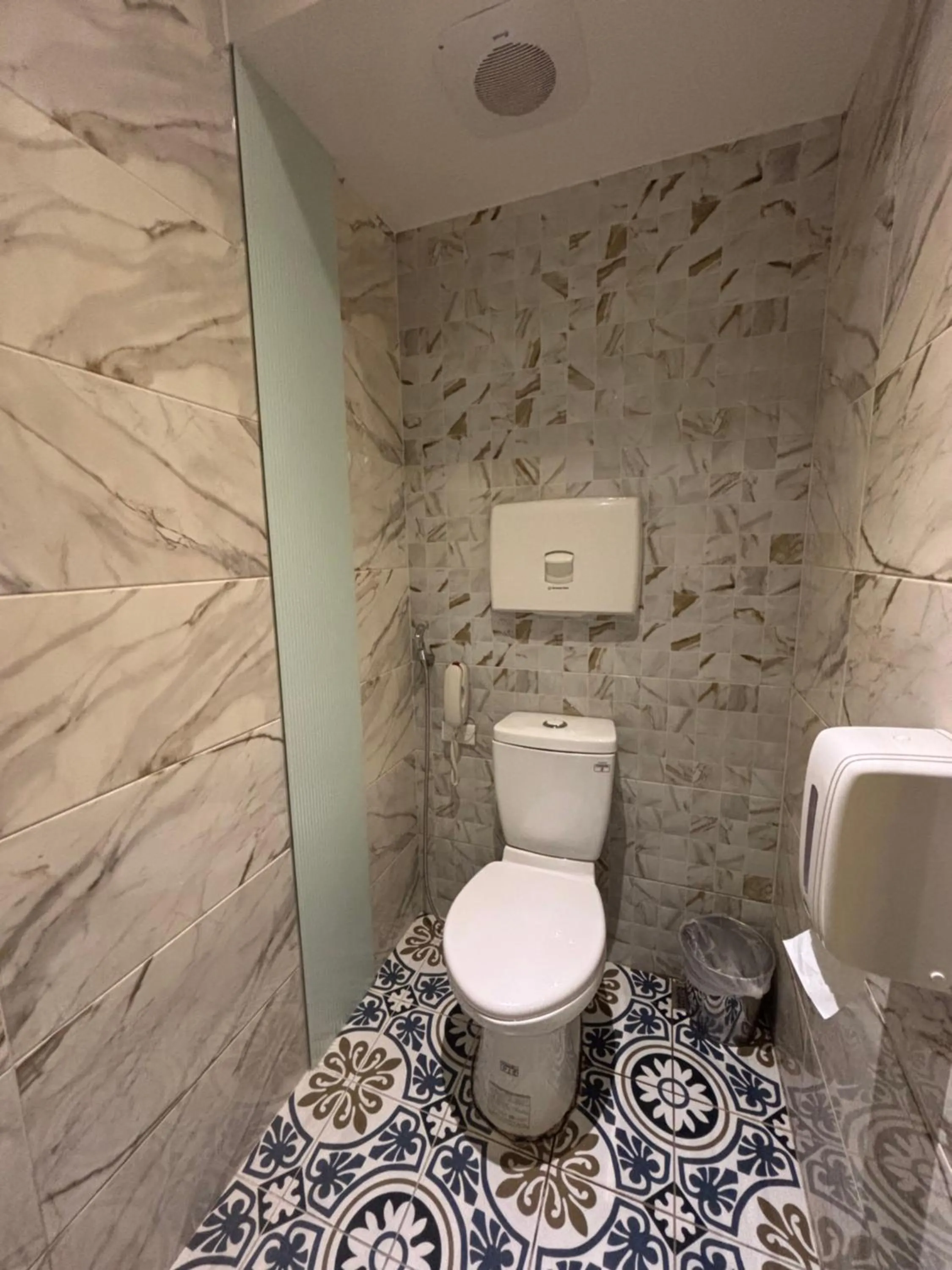 Romantic Code Art Motel